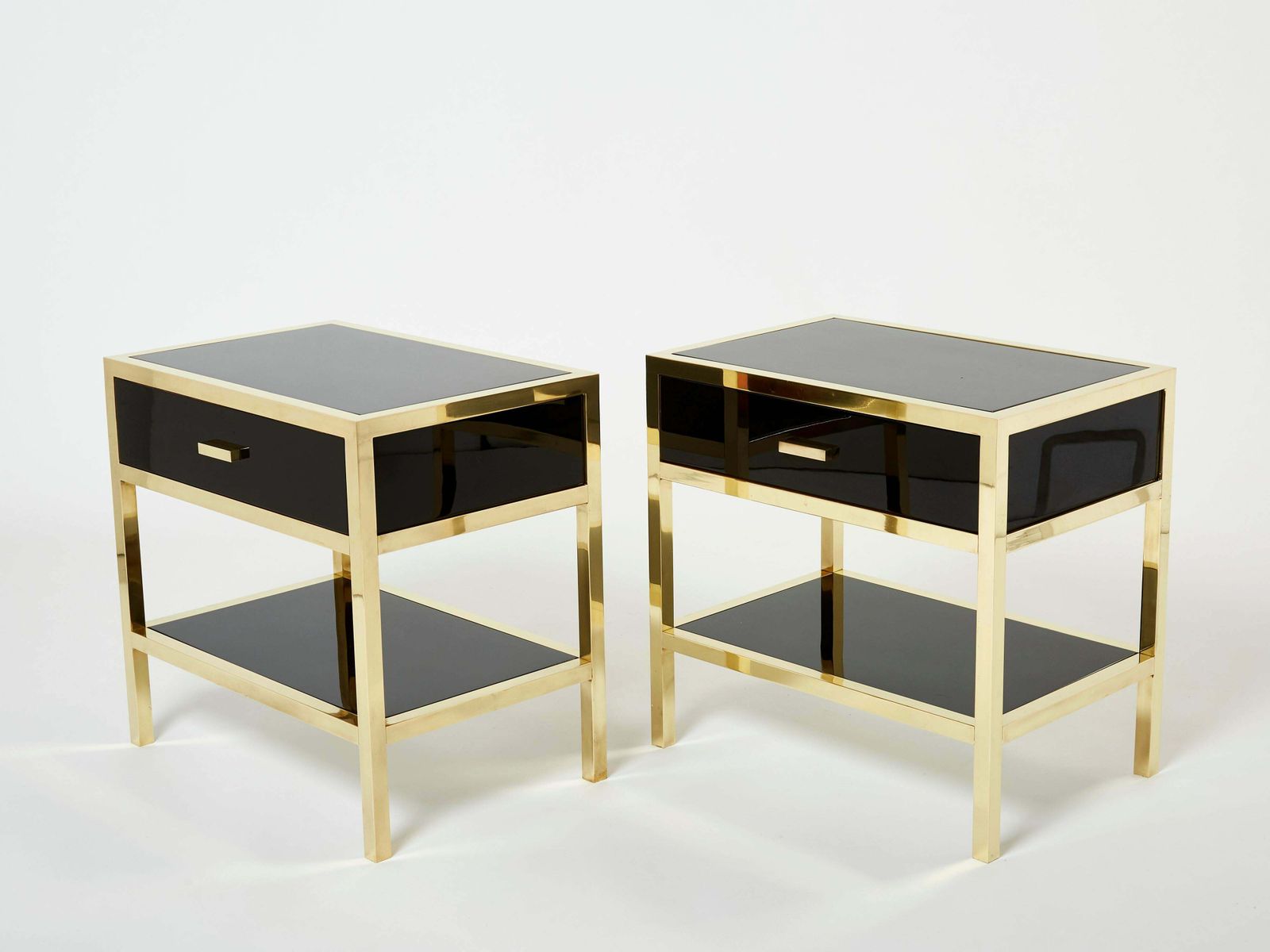 Paire de tables de chevet Michel Pignères en laiton laqué noir, années 1970 photo for sale