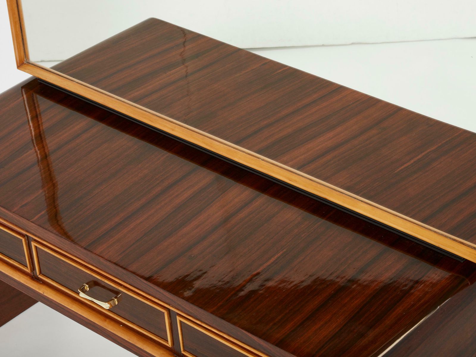 photo furniture Console coiffeuse en palissandre, sycomore et laiton par Paolo Buffa, années 1940