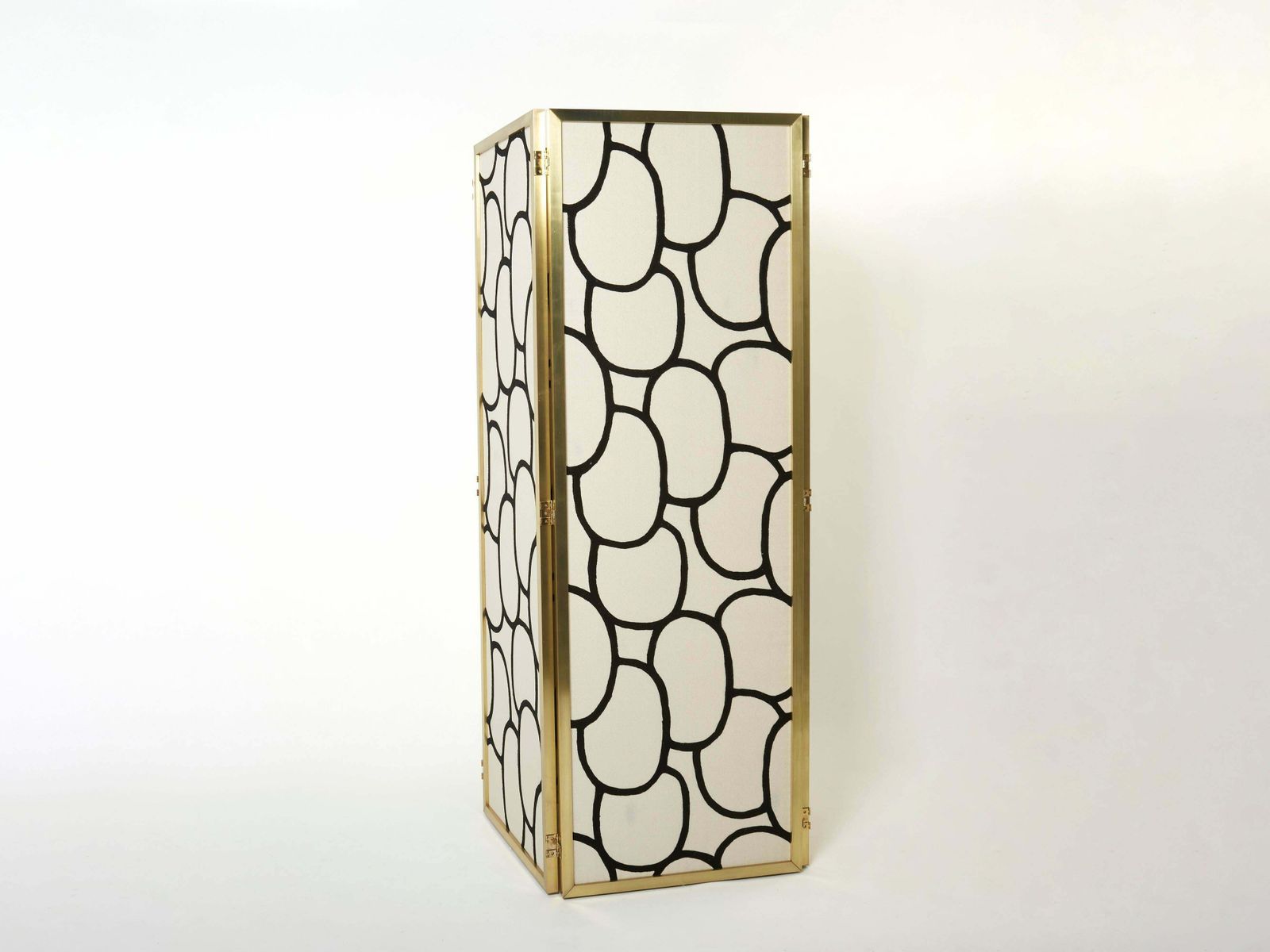 photo furniture Paravent quatre panneaux en laiton et tissu de soie Galerie Maison Et Jardin, 1970