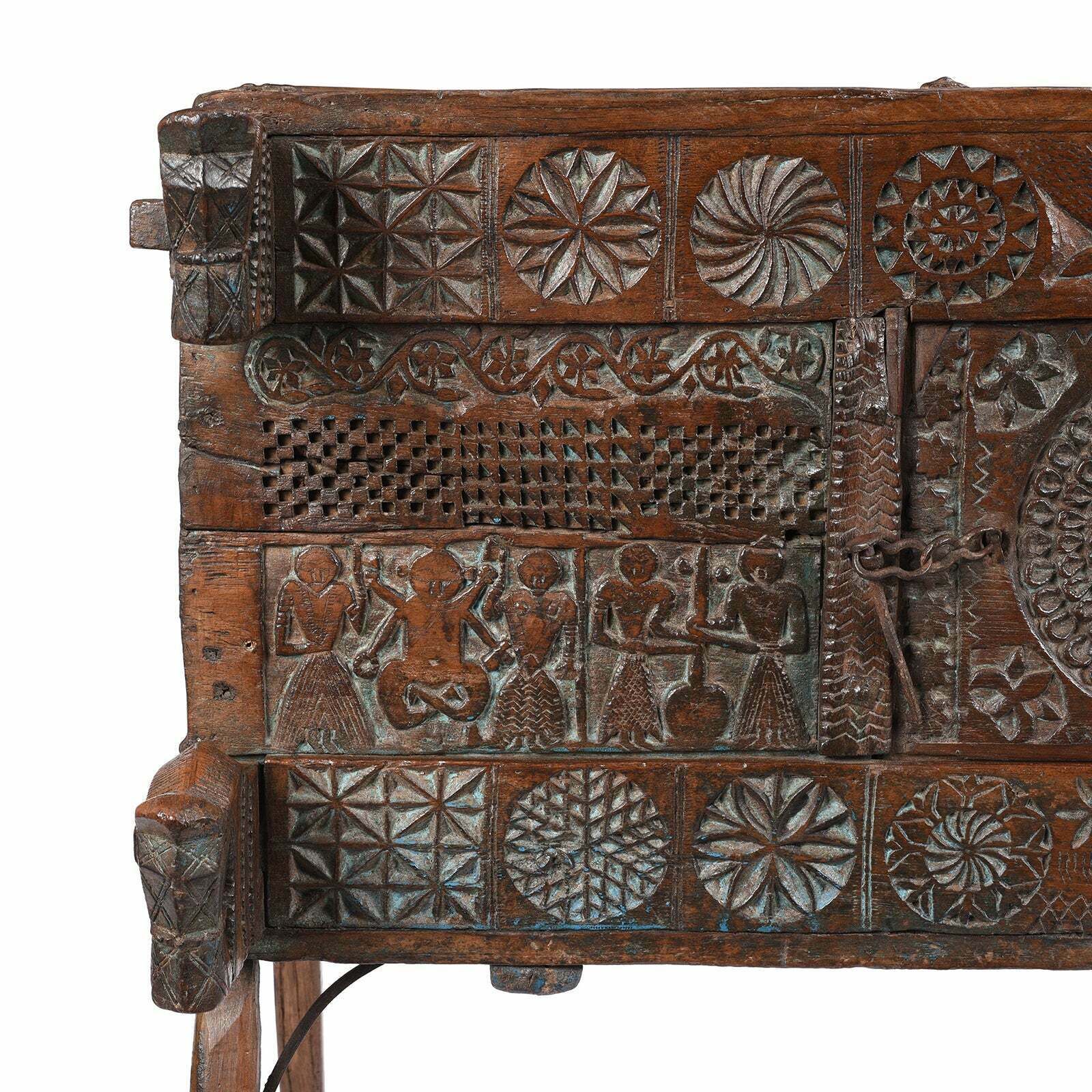 photo vinterior Antique Indian Majus Dowry Chest From Saurashtra, 19th Century