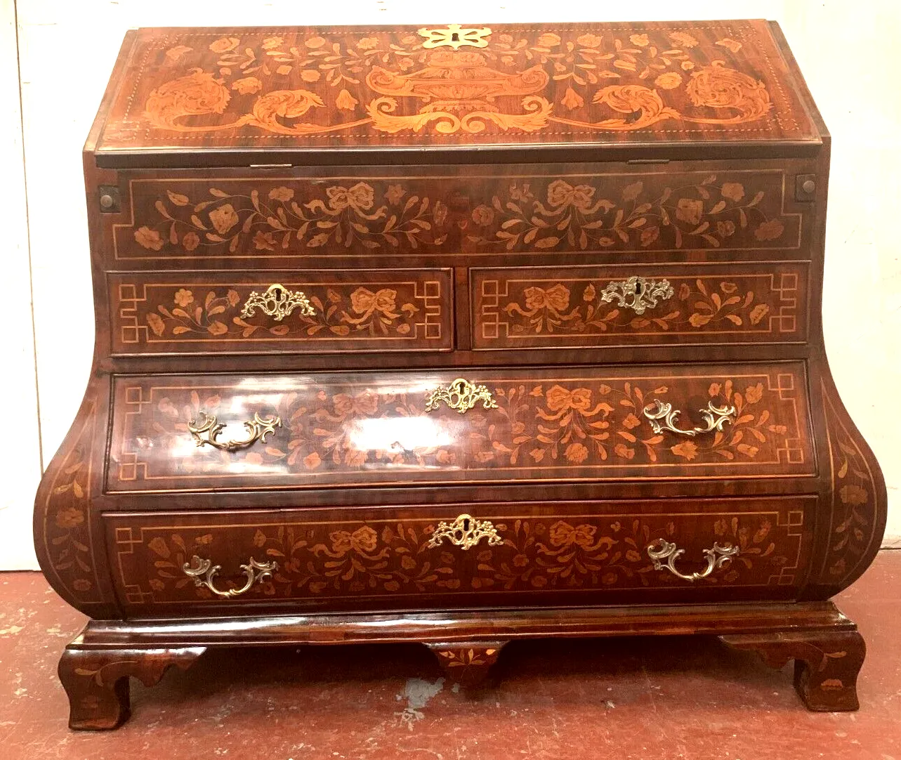 photo vinterior Scriban Chest Of Drawers In Dutch Marquetry XVIII Century