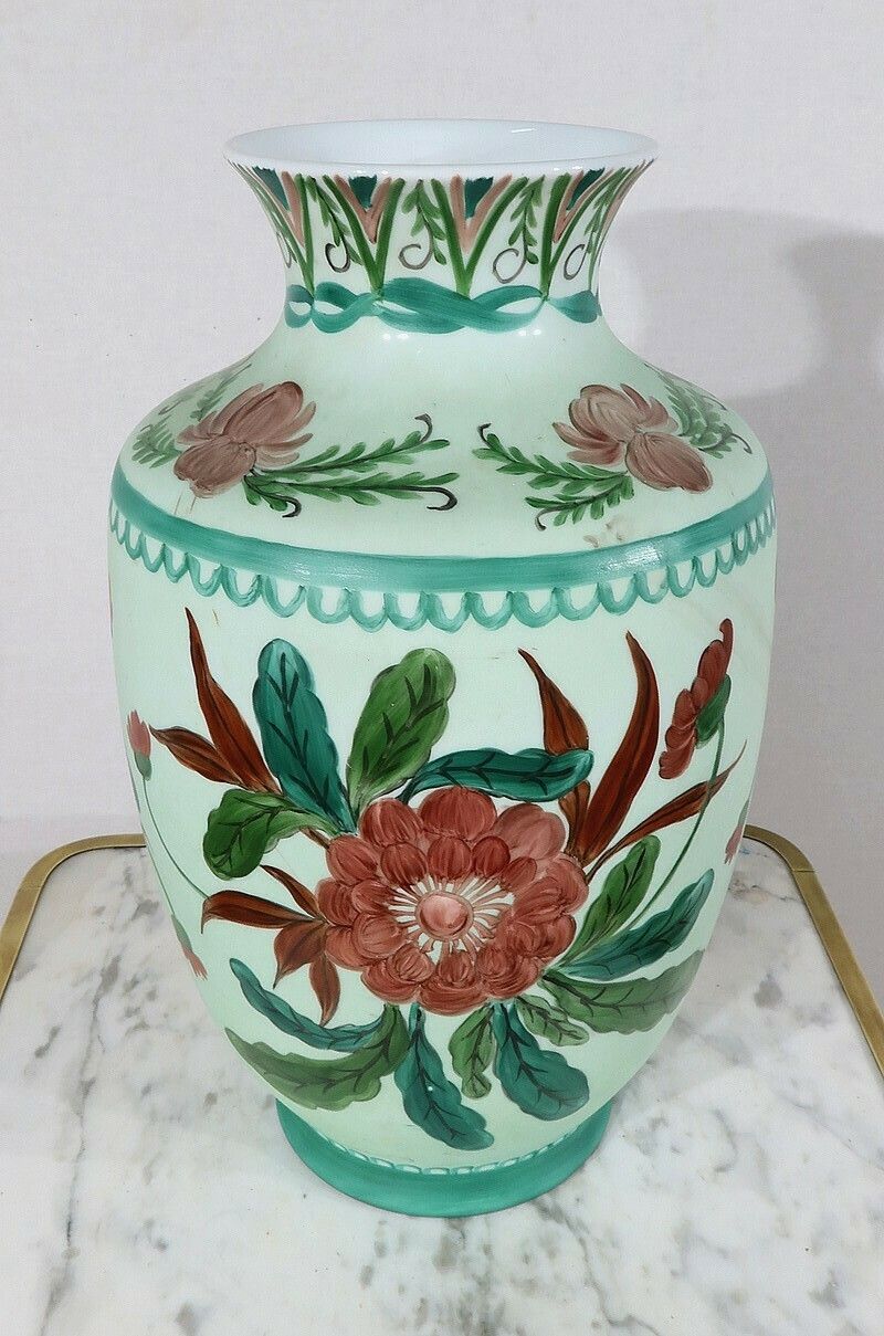Limoges Porcelain Vase Decorated With Flowers – Early 20th Century