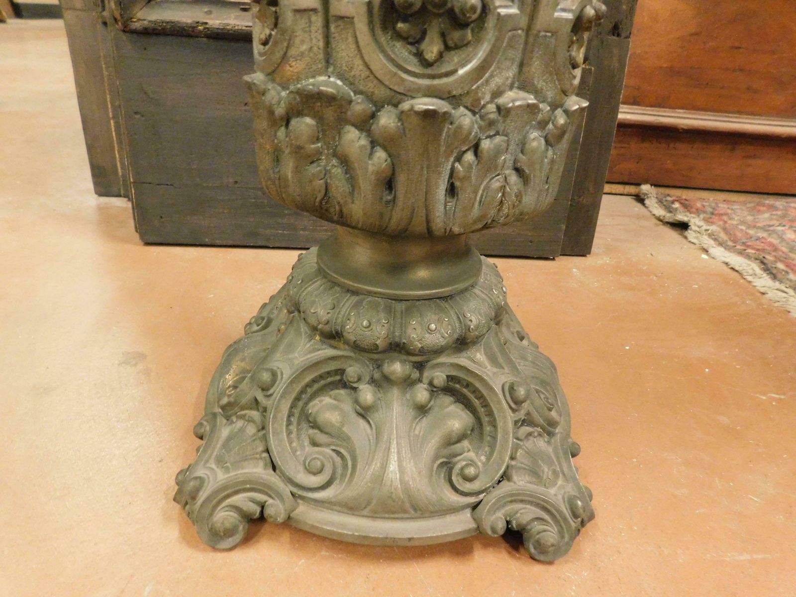 Vintage Set Of Column Vase Holder And Vase Umbrella Holder, Carved Gilded, '900 photo vinterior