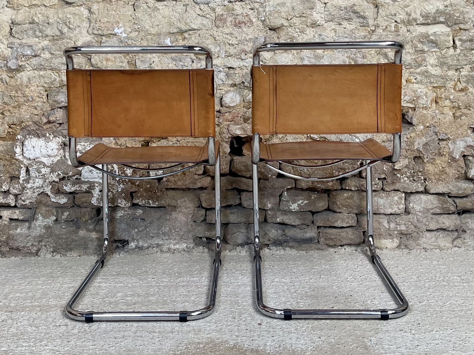 photo vintage Pair Dining Or Desk Chairs  Mart Stam Marcel Breuer S33 Set Of Two 2 Fasem Chrome Tan Cognac Brown Leather Cantilever Bauhaus