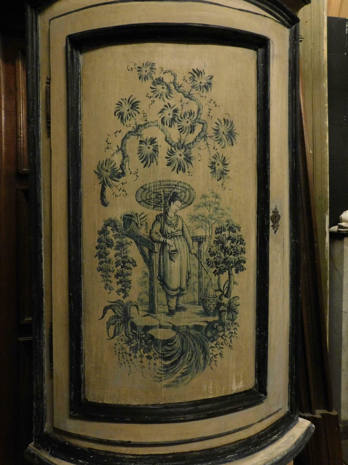 12403.0 Antique Pair Of Corner Cabinets In Lacquered Wood With Chinoiserie, 18th Century photo