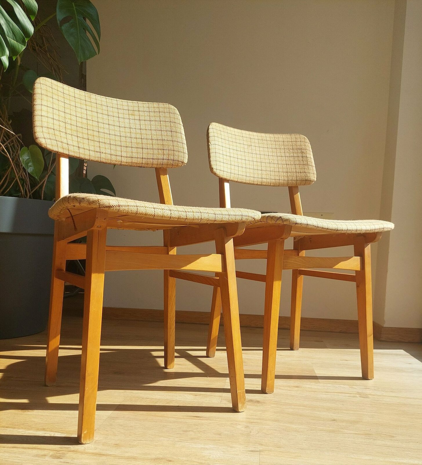 1 Of 2 Retro Chair / Retro Dining Chair / Retro Furniture / Retro Ambience / Retro Home / Mid Century Modern / Mcm Chair / Mcm Home /70's photo furniture