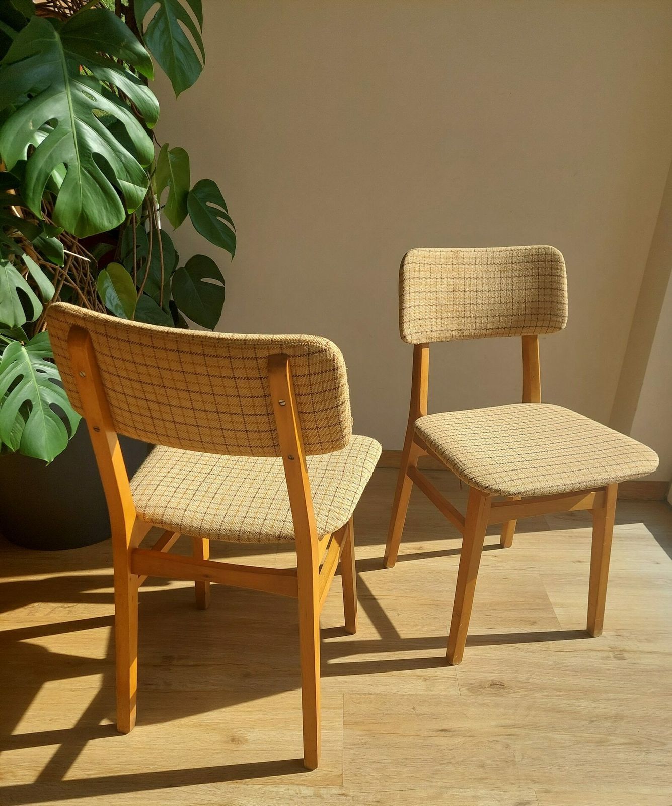 1 Of 2 Retro Chair / Retro Dining Chair / Retro Furniture / Retro Ambience / Retro Home / Mid Century Modern / Mcm Chair / Mcm Home /70's photo vintage