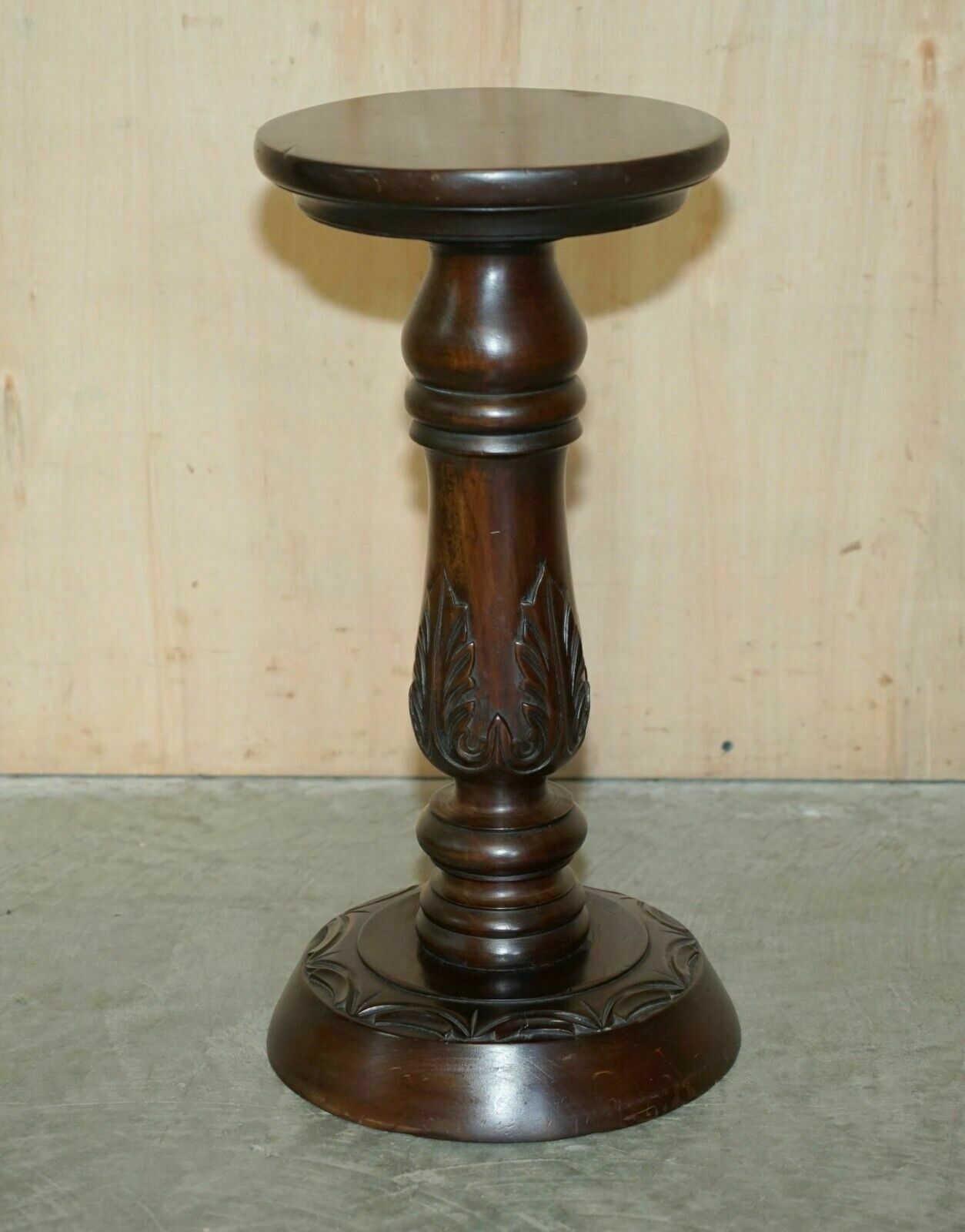photo furniture Antique Hand Carved Corinthian Pillar Jardiniere Stand For Antique Display