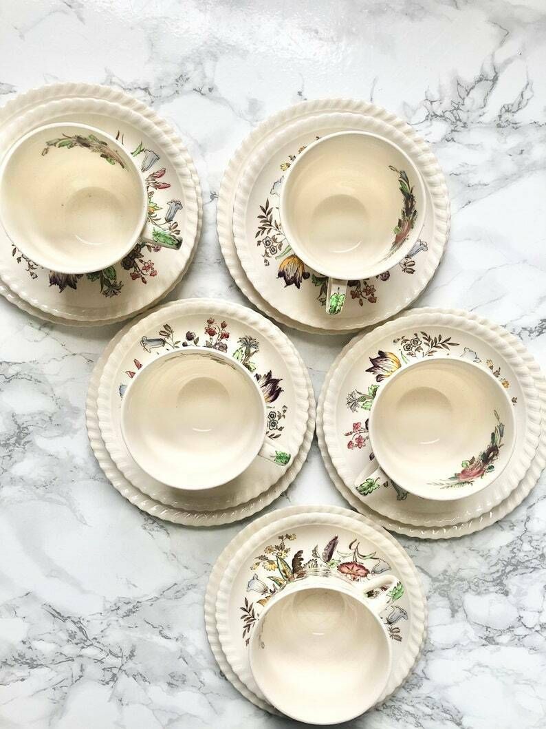 Johnson Brothers   5 Tea Cups, Saucers & Cake Plates With Flower Decor