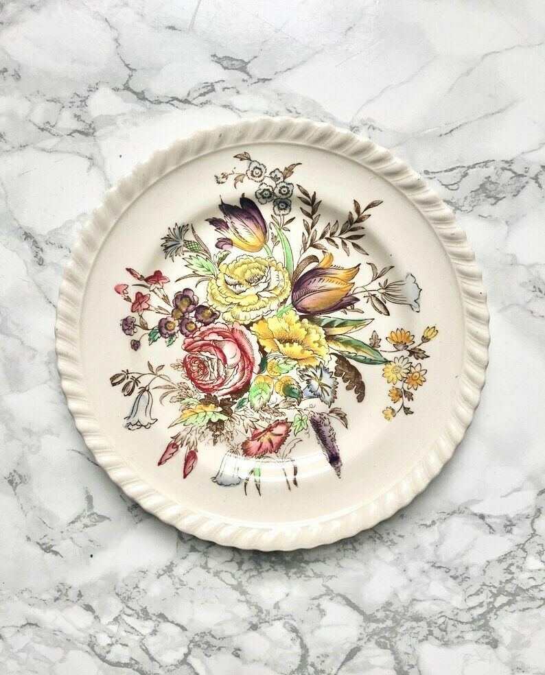 Johnson Brothers   5 Tea Cups, Saucers & Cake Plates With Flower Decor photo vinterior