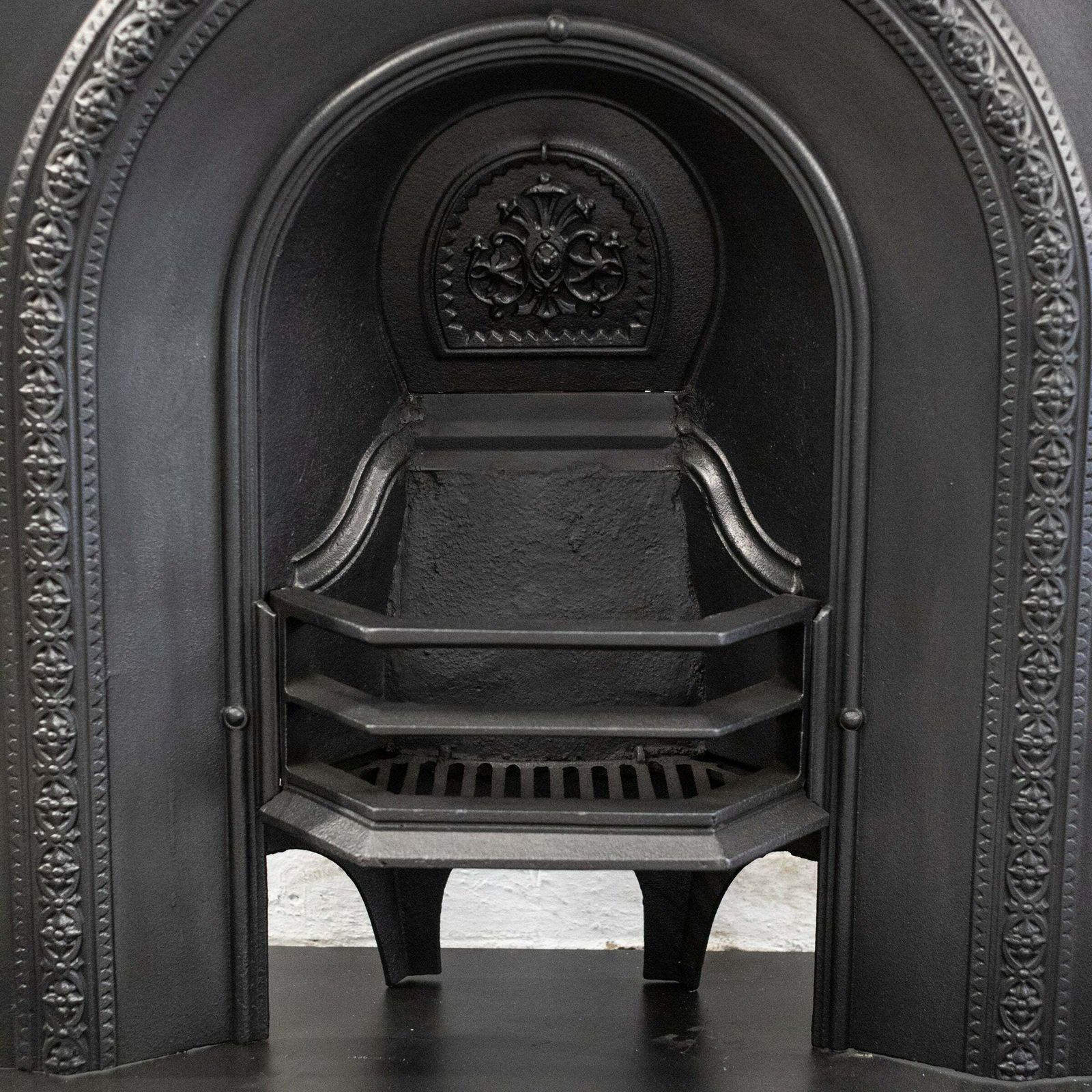Antique Cast Iron Arched Fireplace Insert photo 750.0