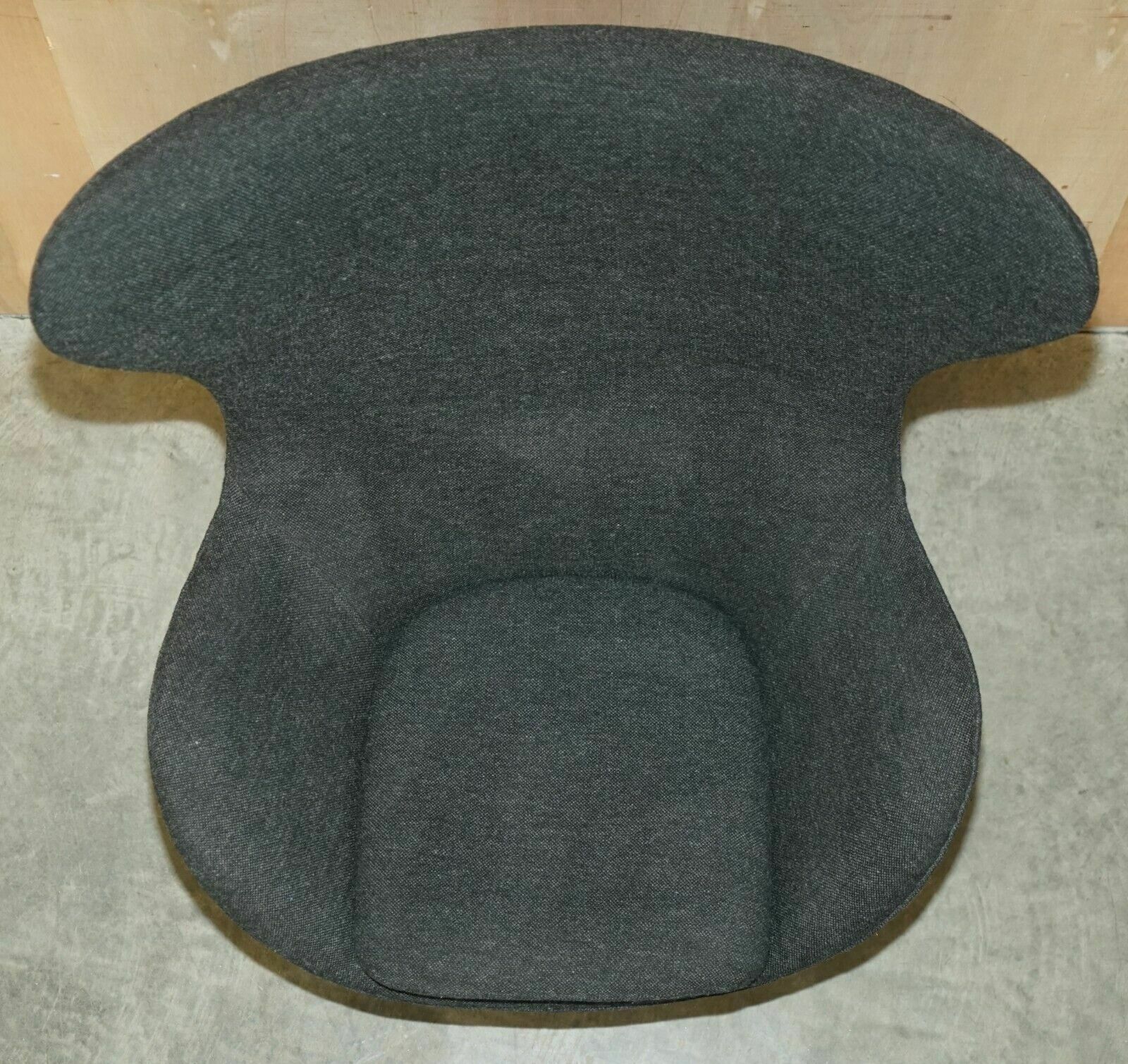 photo vinterior Original 1996 Stamped Fritz Hansen Egg Chair In Black / Grey Fabric