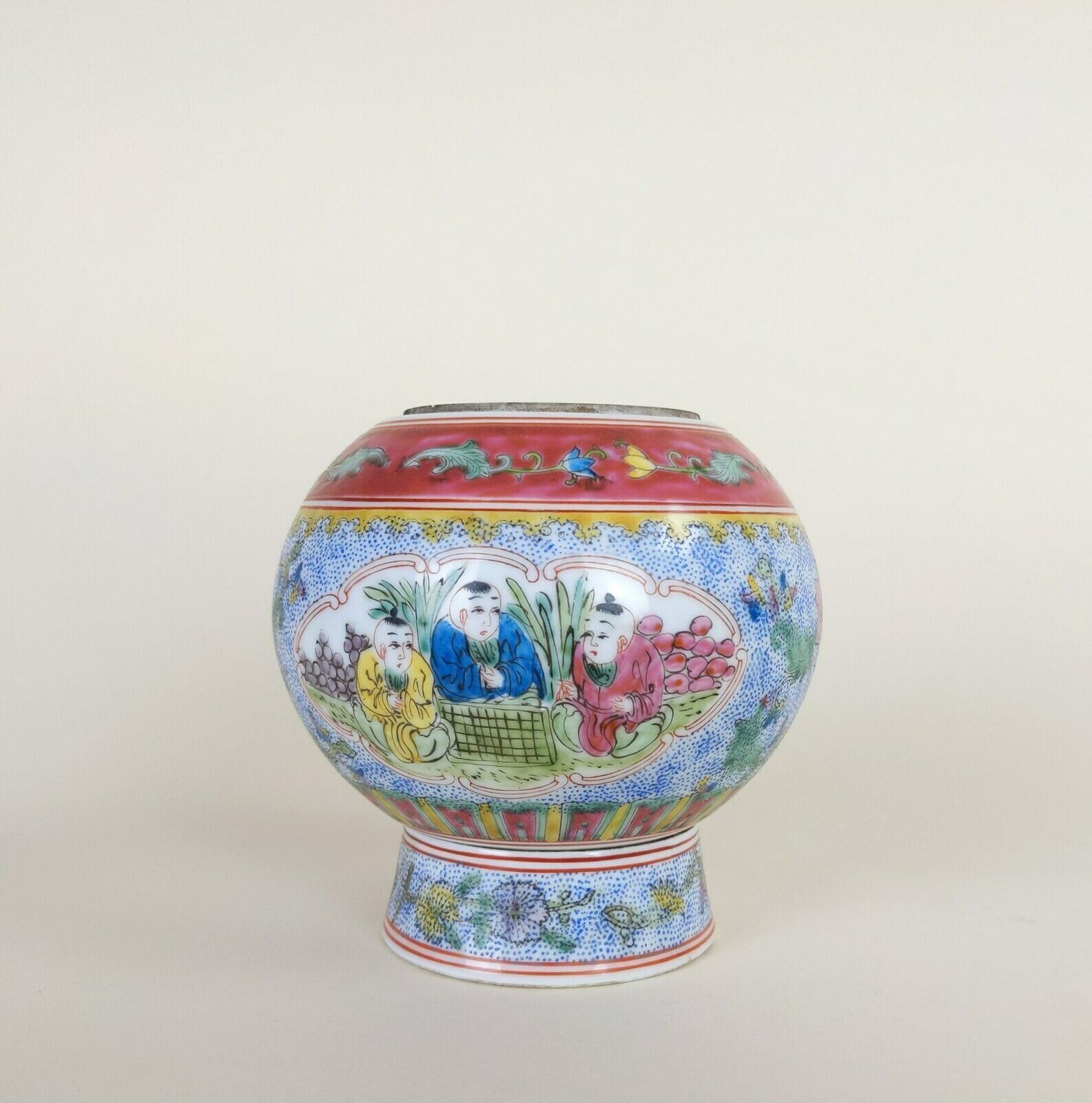 Curious Chinese Famille Rose Republic Period Porcelain Jar Vase With Lid And Red Qing Qianlong China Mark photo vintage