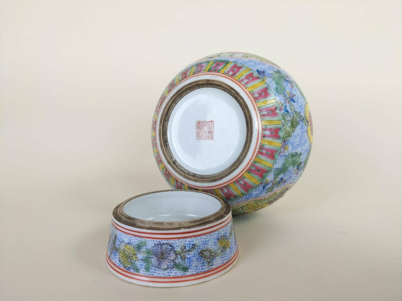 photo furniture Curious Chinese Famille Rose Republic Period Porcelain Jar Vase With Lid And Red Qing Qianlong China Mark