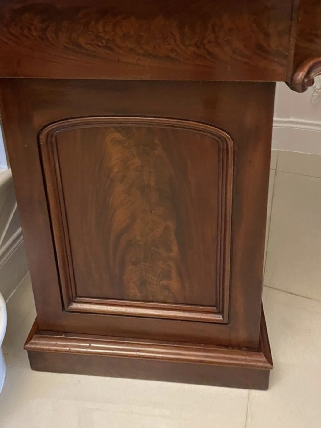 photo vinterior Magnificent Quality Antique 19th Century Mahogany Sideboard