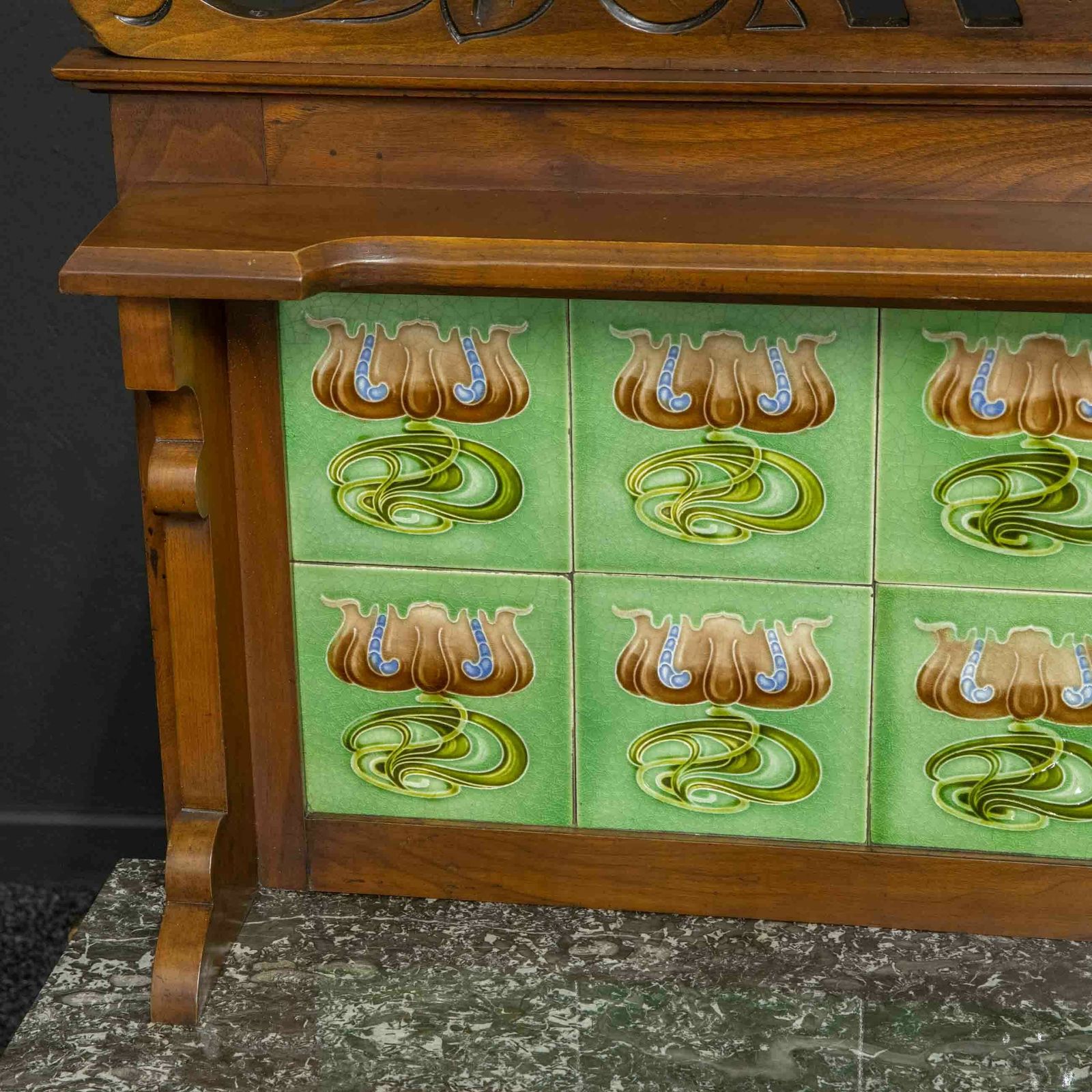 photo vintage Victorian Walnut Washstand