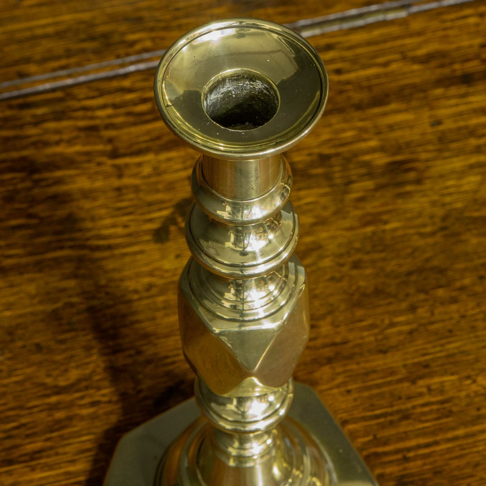 photo furniture Pair Of Victorian Queen Of Diamond Brass Candlesticks