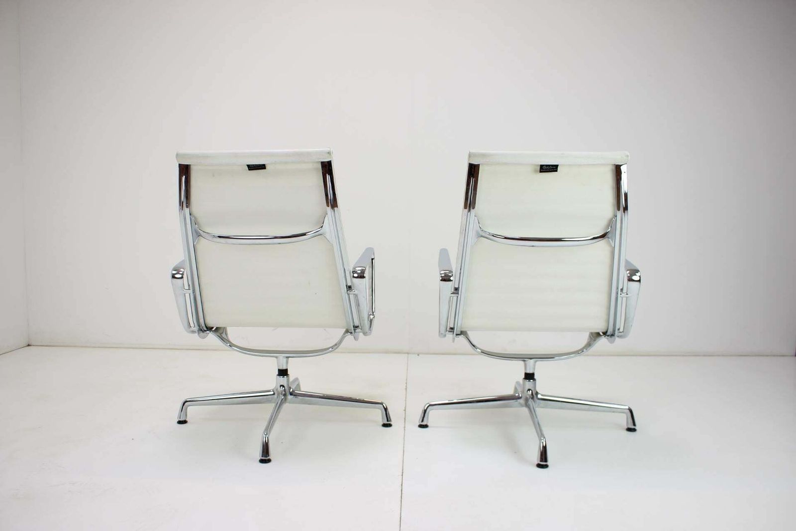 Stoel Van Charles & Ray Eames Voor Vitra, Ea 107 photo 2815.0
