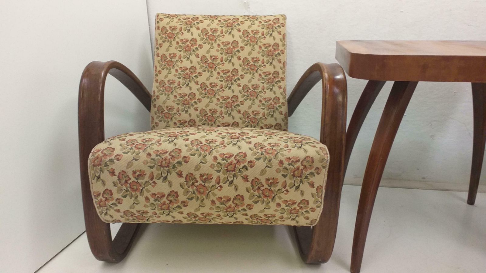 photo furniture 1960 2x Halabala Armchairs H 269 And Spider Table, Czechoslovakia