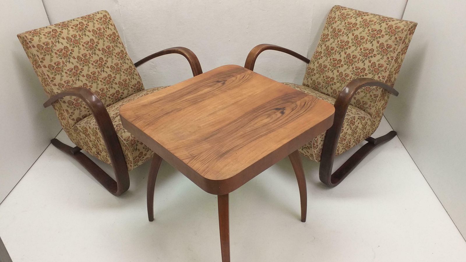 photo vintage 1960 2x Halabala Armchairs H 269 And Spider Table, Czechoslovakia