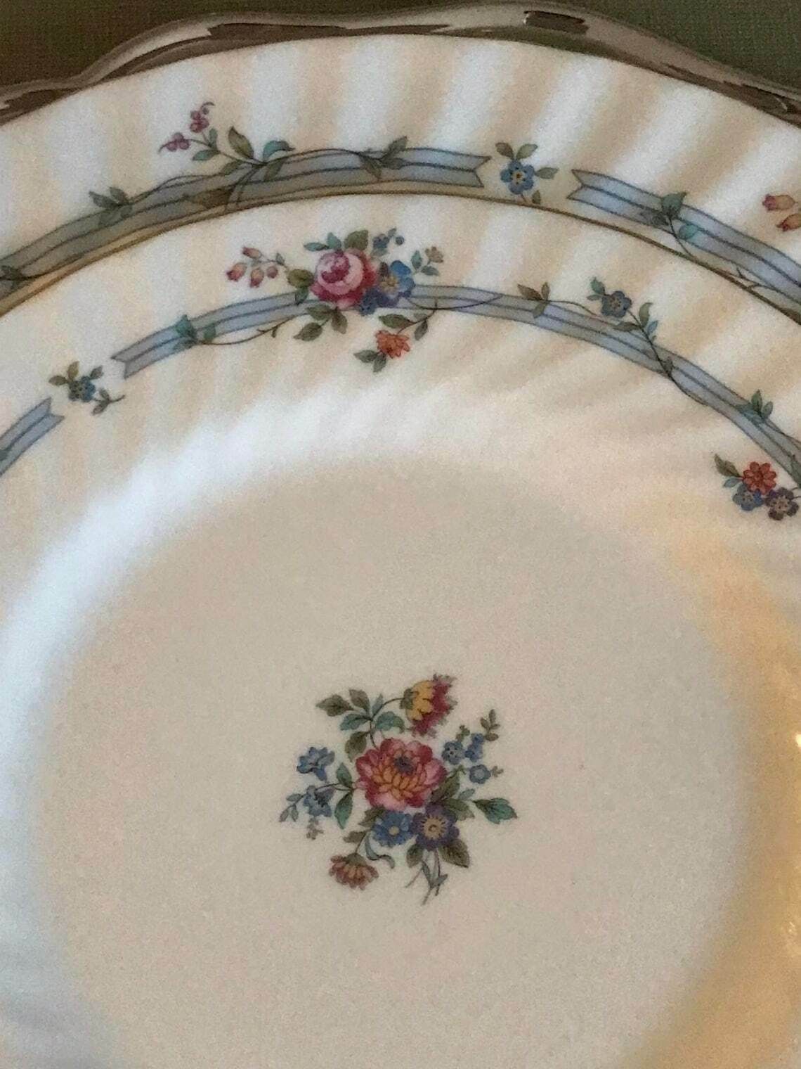 Minton Chartwell 6 Dinerborden Royal Doulton 6 Salade /Dessertborden Romantisch Bloemmotief Wit Gouden Rand Huwelijkscadeau Luxe Feestdagen Tafel photo Woonaccessoires