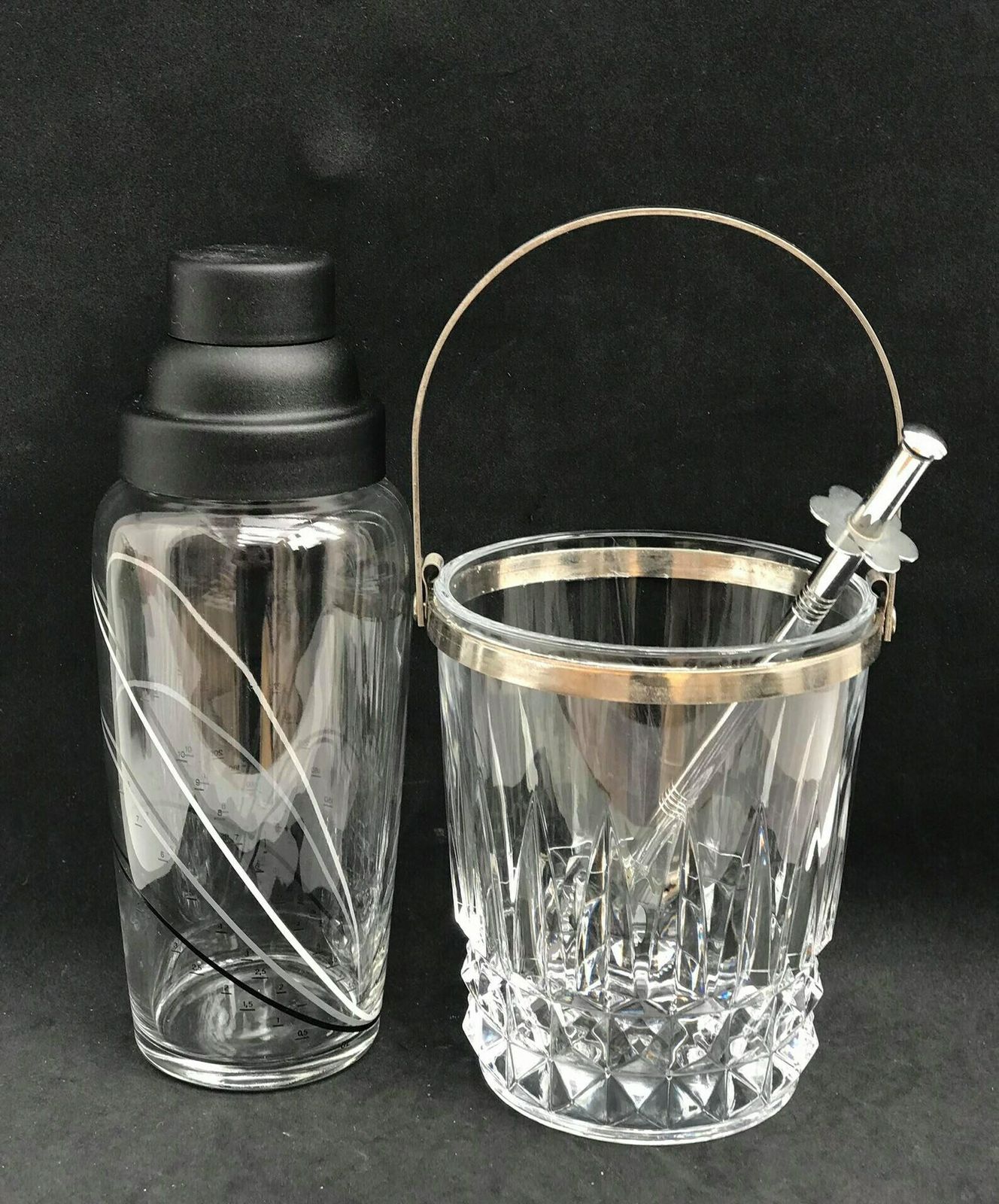 photo for sale Shaker à cocktail et seau à glace vintage en métal et verre, accessoires de bar Mid Century