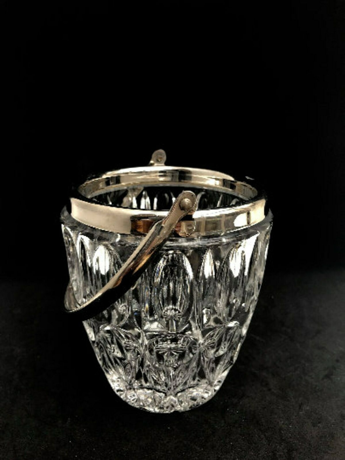 Kristallen ijsemmer jaren 1950 – Geslepen kristal met verzilverd metaal, Mid-Century Frans baraccessoire photo Woonaccessoires