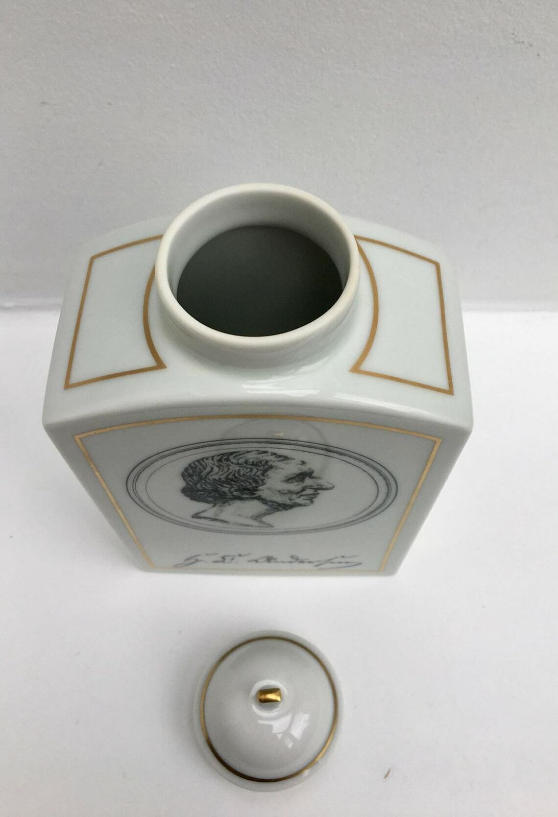 Tea Caddy Bing & Grøndahl B&G Wit Porseleinen Voorraadpot Hans Christian Andersen Tea Caddy Denemarken Deens Design Cadeau Gouden Rand photo vinterior