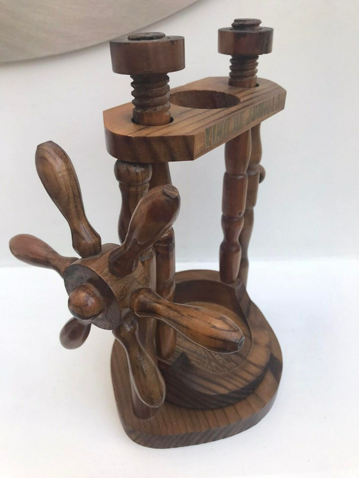 Wijnhouder – Houten Wijnflesschenker – Bardecoratie – Rustieke Keukendecoratie – Spaans Mid Century – Cadeau photo Woonaccessoires