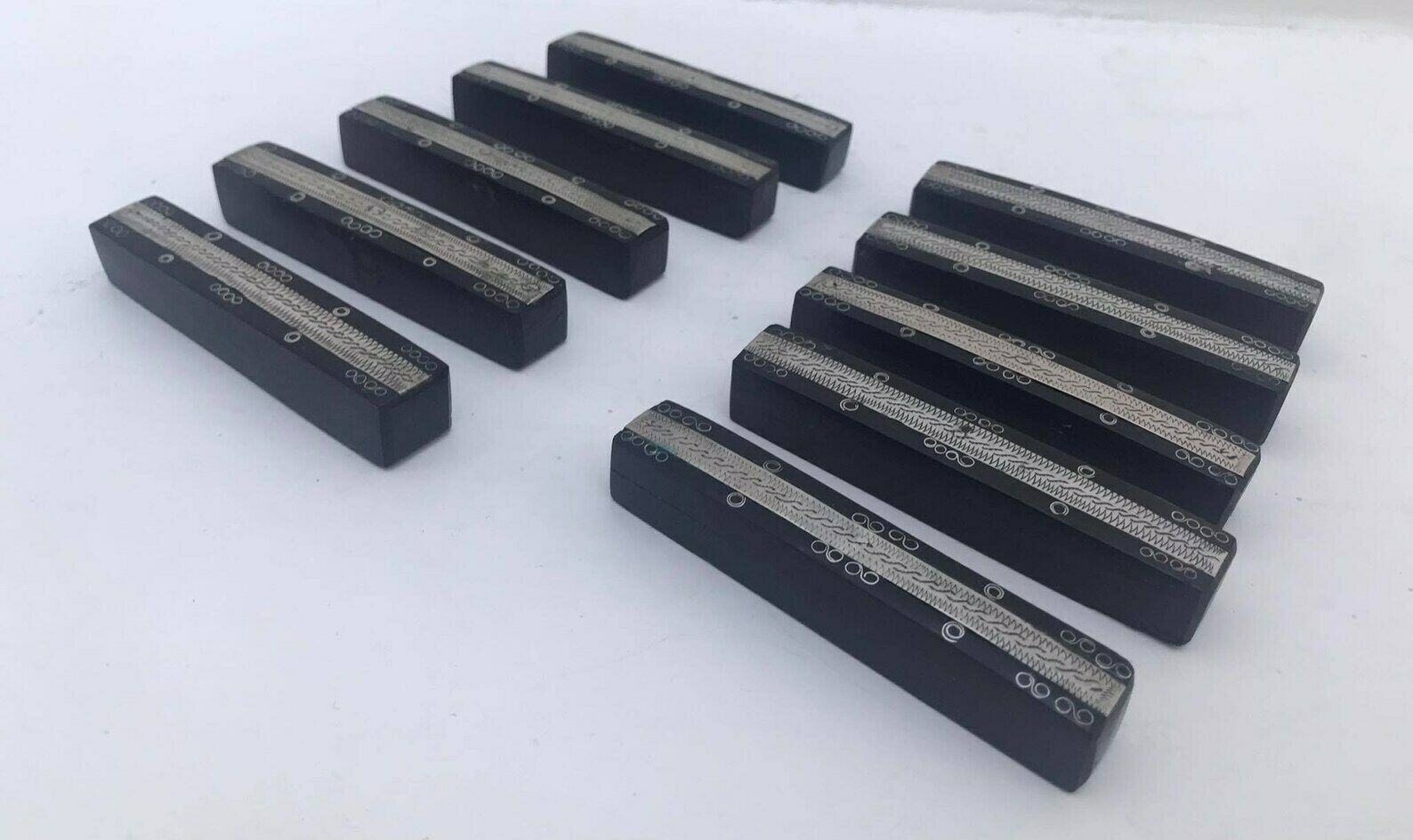 Messenlegger Set Tuareg Zilver Tribaal Berber Nomadisch Kunst Handgemaakt Decor Houten Zilver Afrikaanse Kunst Verzamelaar Huwelijkscadeau Uniek photo furniture