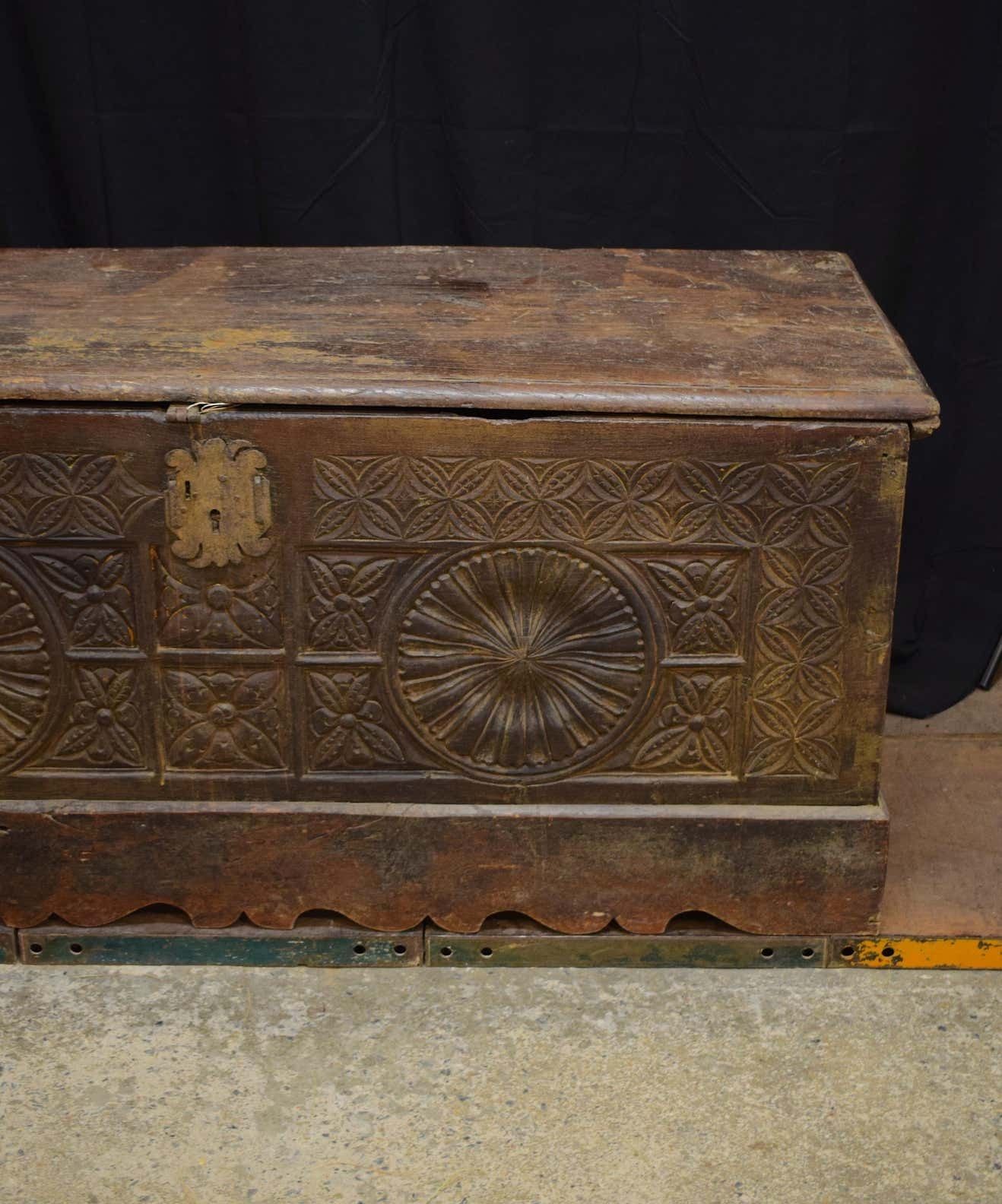 17th Century Antique French Oak Boot From The Gothic Period photo Furniture