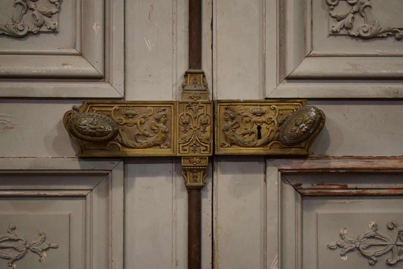 Large Set Of Napoleon III French Antique Exterior Doors With Carved Panels photo vinterior