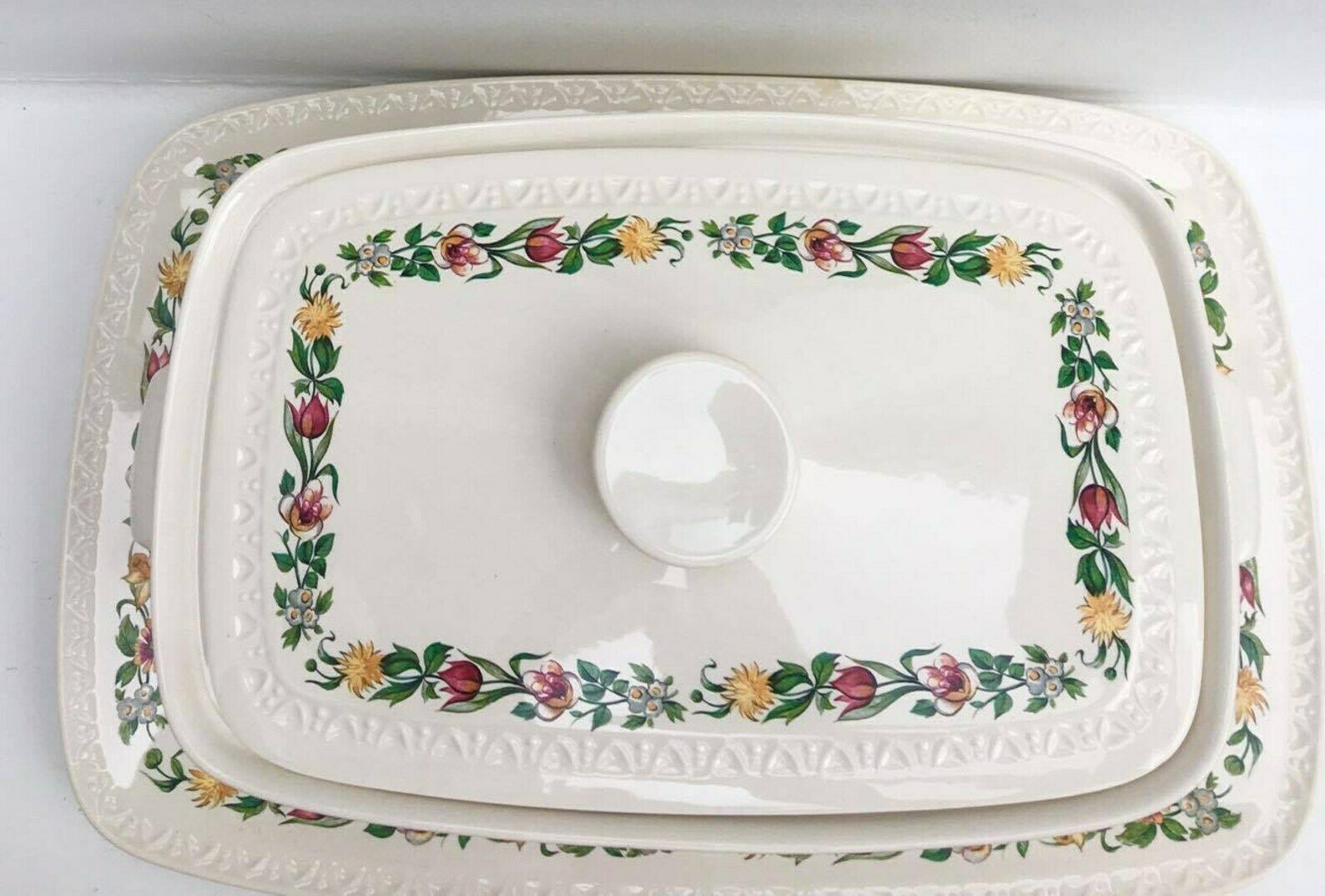 Villeroy And Boch Serving Plate Signed, 40s With Lid And Underside, 3 Pieces High Quality Glaze, Pottery, Vitreous, Stoneware Pottery photo for sale