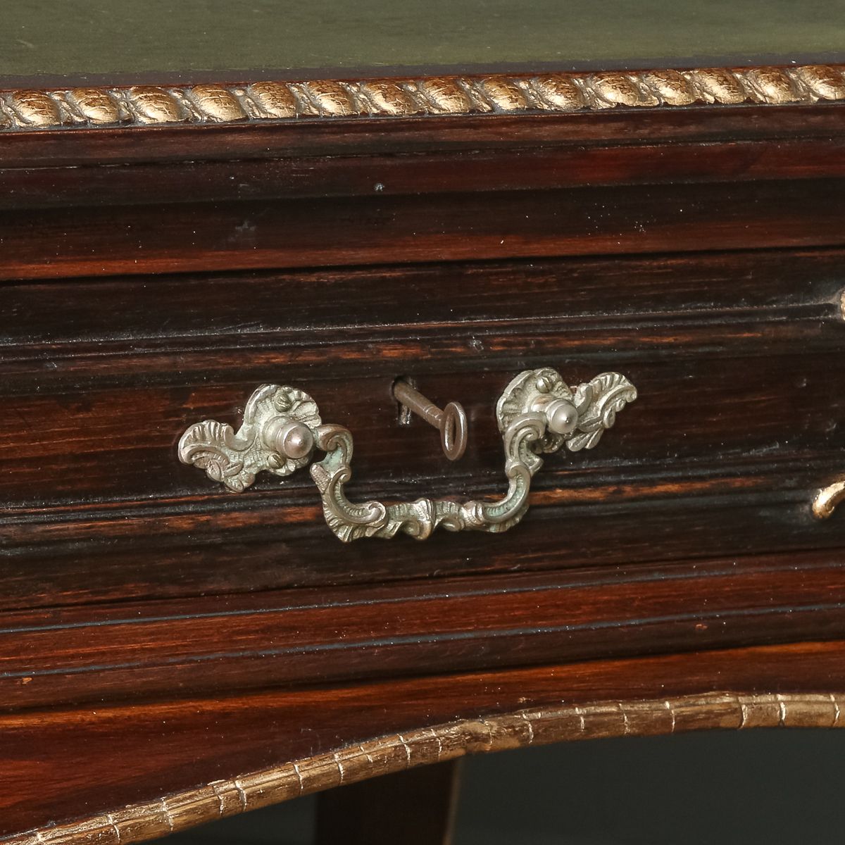 photo vinterior French 19th Century Louis XV Gilt & Leather  Writing Table (Circa 1880)