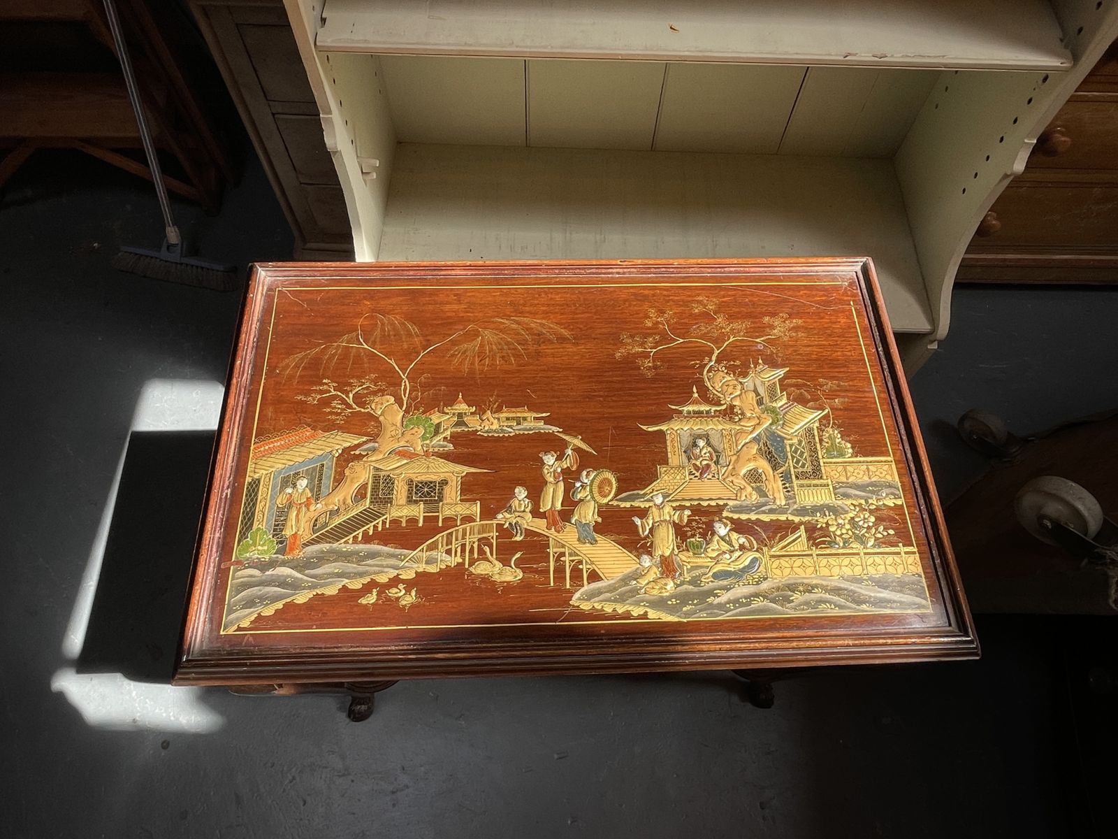 photo furniture Chinoiserie Occasional Table