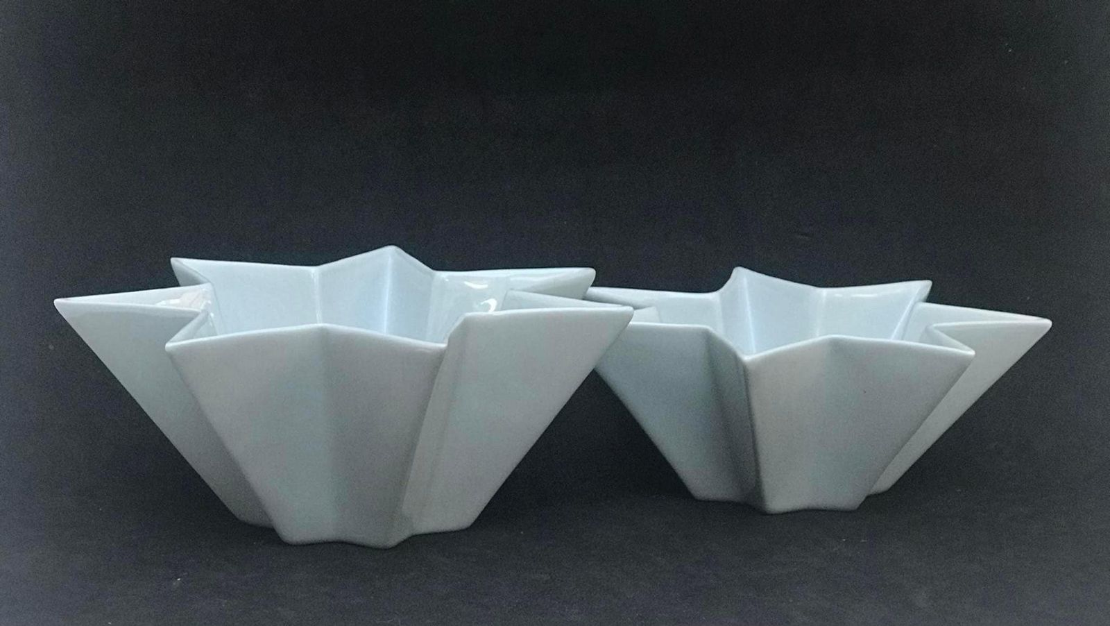 Bowls Porcelain Glaze Star Shaped Vintage Herman August Kahler (Hak) Danmark Danish Scandinavian Art Pottery Modern Sky Blue Pastel photo for sale