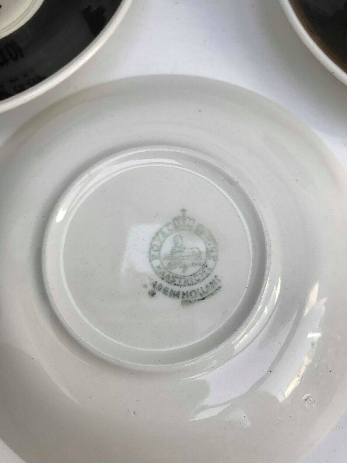 photo vintage Coffee Cup Set Brown Dutch Vintage Set 3 Stackable Tea Cup And Saucer Clé D'or By Petrus Regout Royal Sphinx Maastricht 60's 70's Espresso