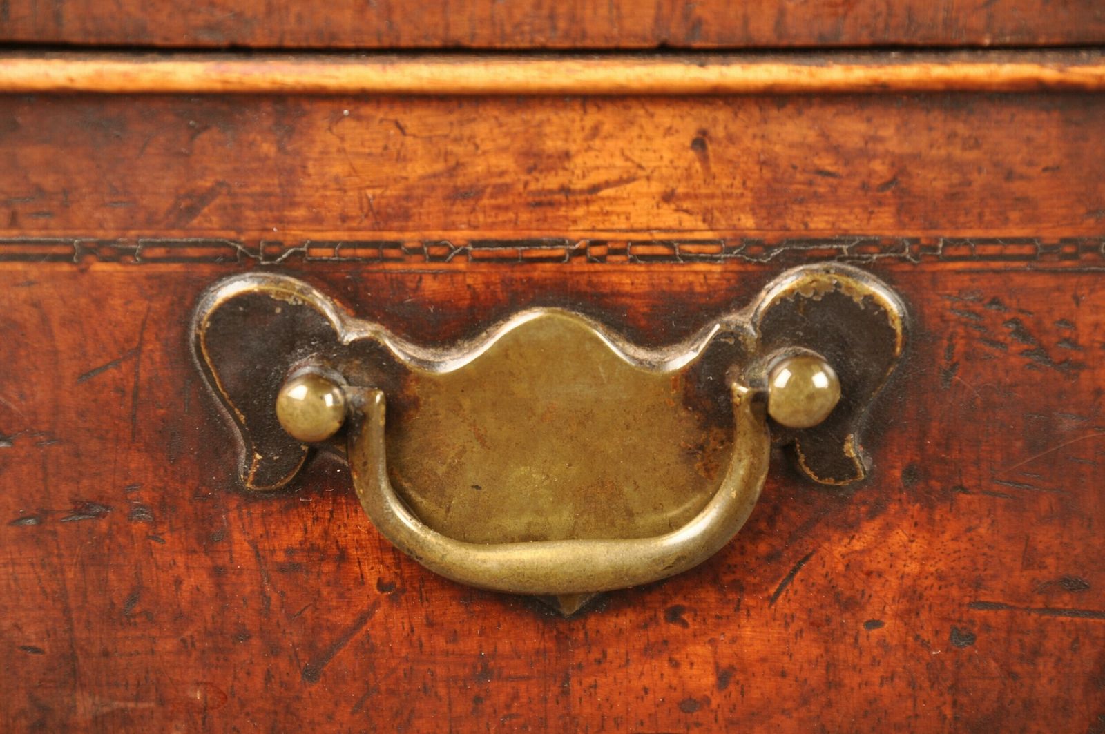 Important Early 18th Century Walnut Kneehole Desk photo furniture
