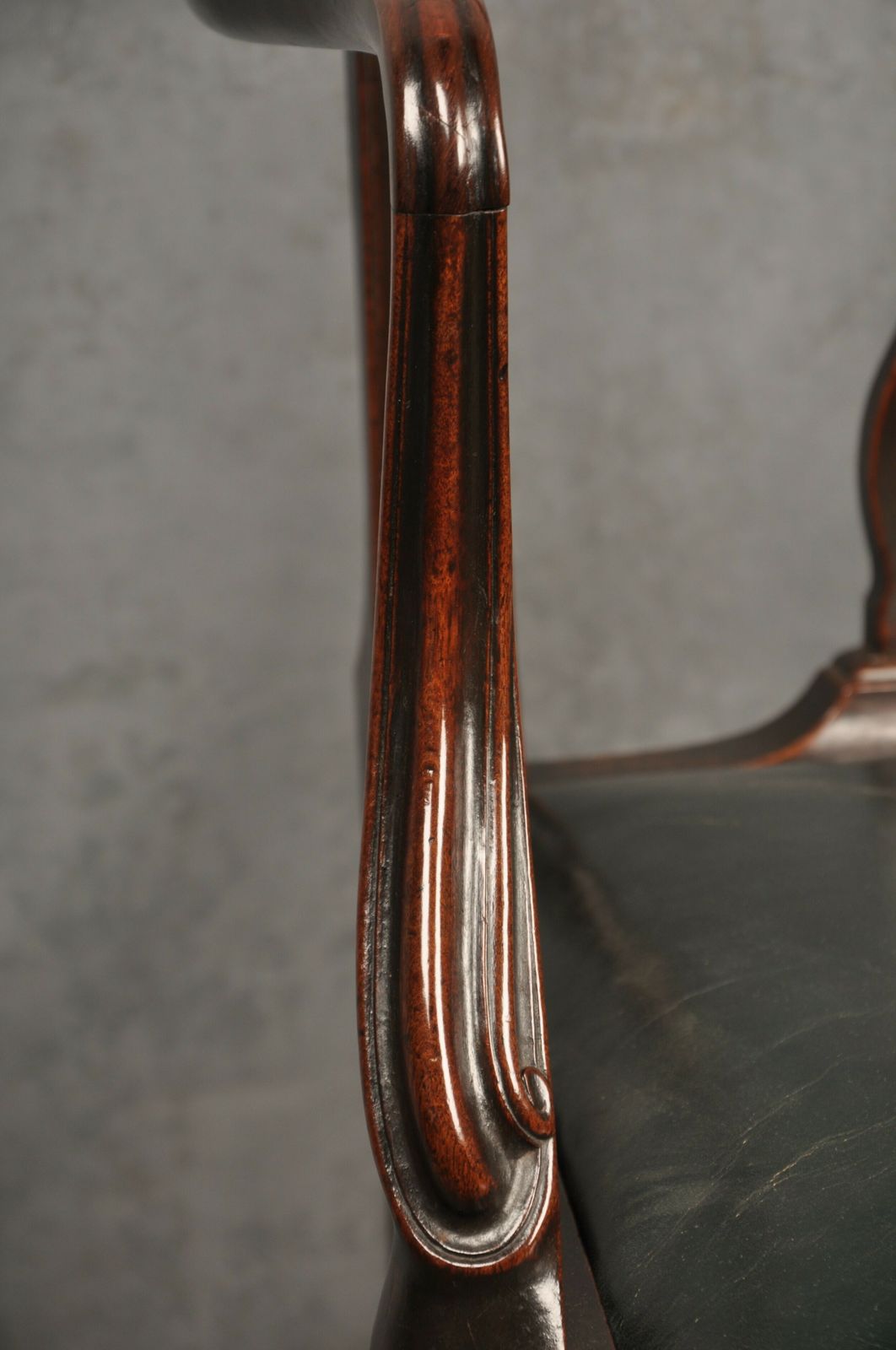 Set Of Eight 18th Century Mahogany Hepplewhite Chairs photo vinterior