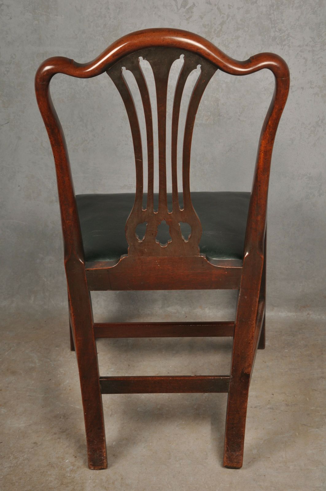 photo buy Set Of Eight 18th Century Mahogany Hepplewhite Chairs
