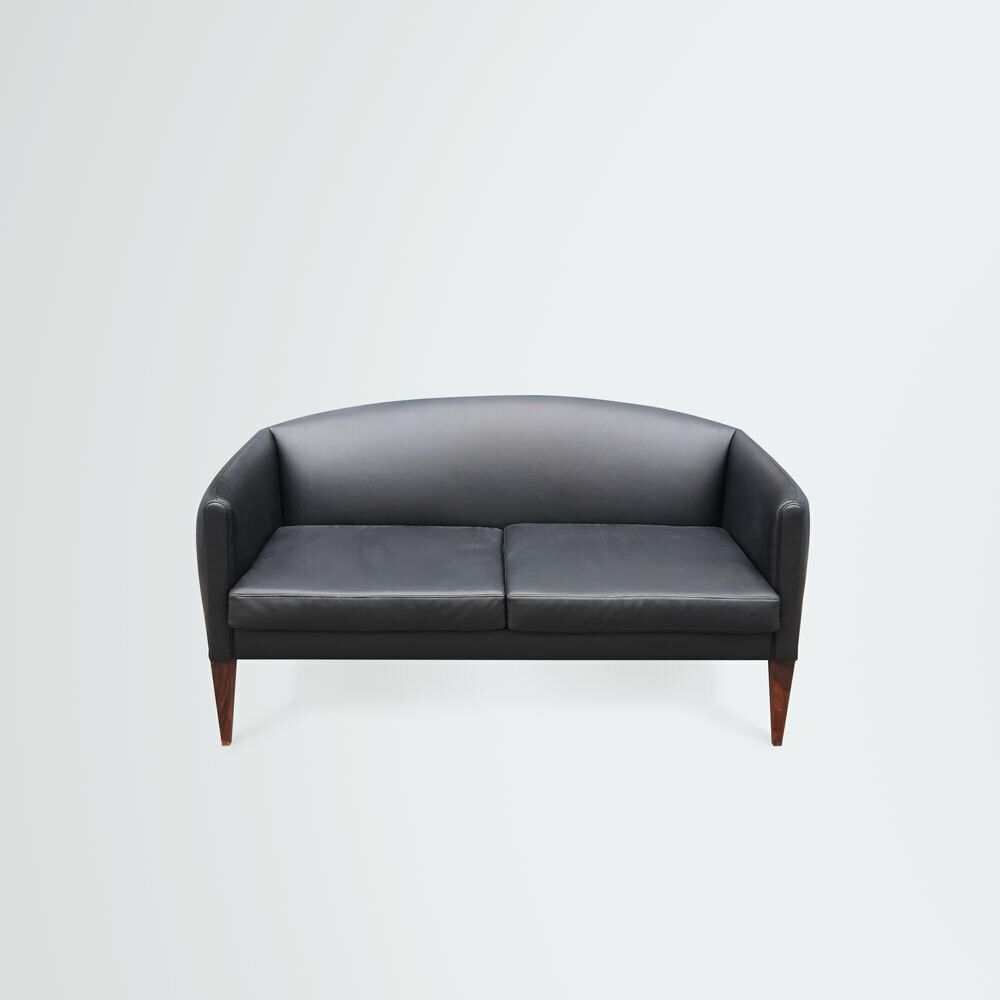 Illum Wikkelsø V12 Sofa photo furniture