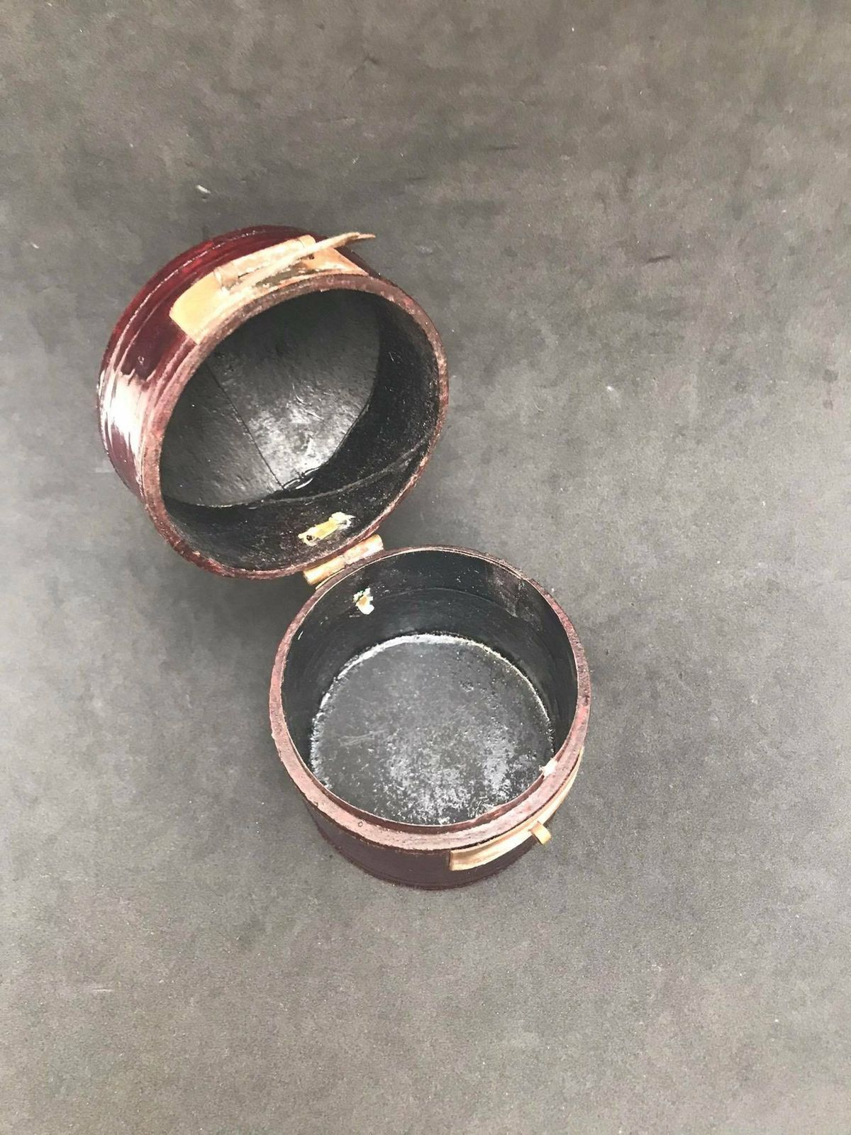 Mini Hat Box Chinese Miniature Antique Black Lacquered Decorative Brass Lock Conic Lid Mandarin Antique Wooden Storage Box Decorative Item photo vinterior