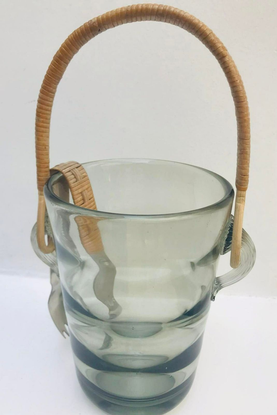 Holmegaard Glass Ijsemmer En Tang Rattan Jacob E Bang Gerookt Glas Boho Chic Baraccesoires Deens Design Kunstglas Denemarken Mid Century Bar photo buy