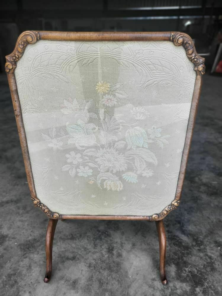 Vintage 20thc Walnut Tilt Top Embroidered Needlework Coffee Side End Table