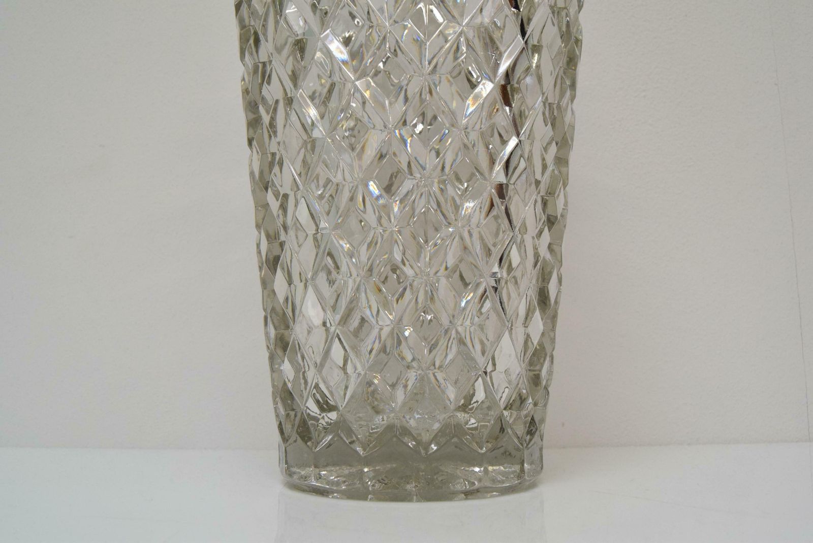Midcentury Glass Vase, By Glasswork Novy Bor, 1960s photo vinterior