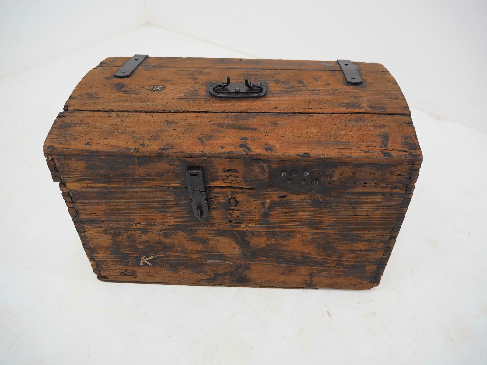 photo vinterior Vintage Wooden Box Suitcase 1960s