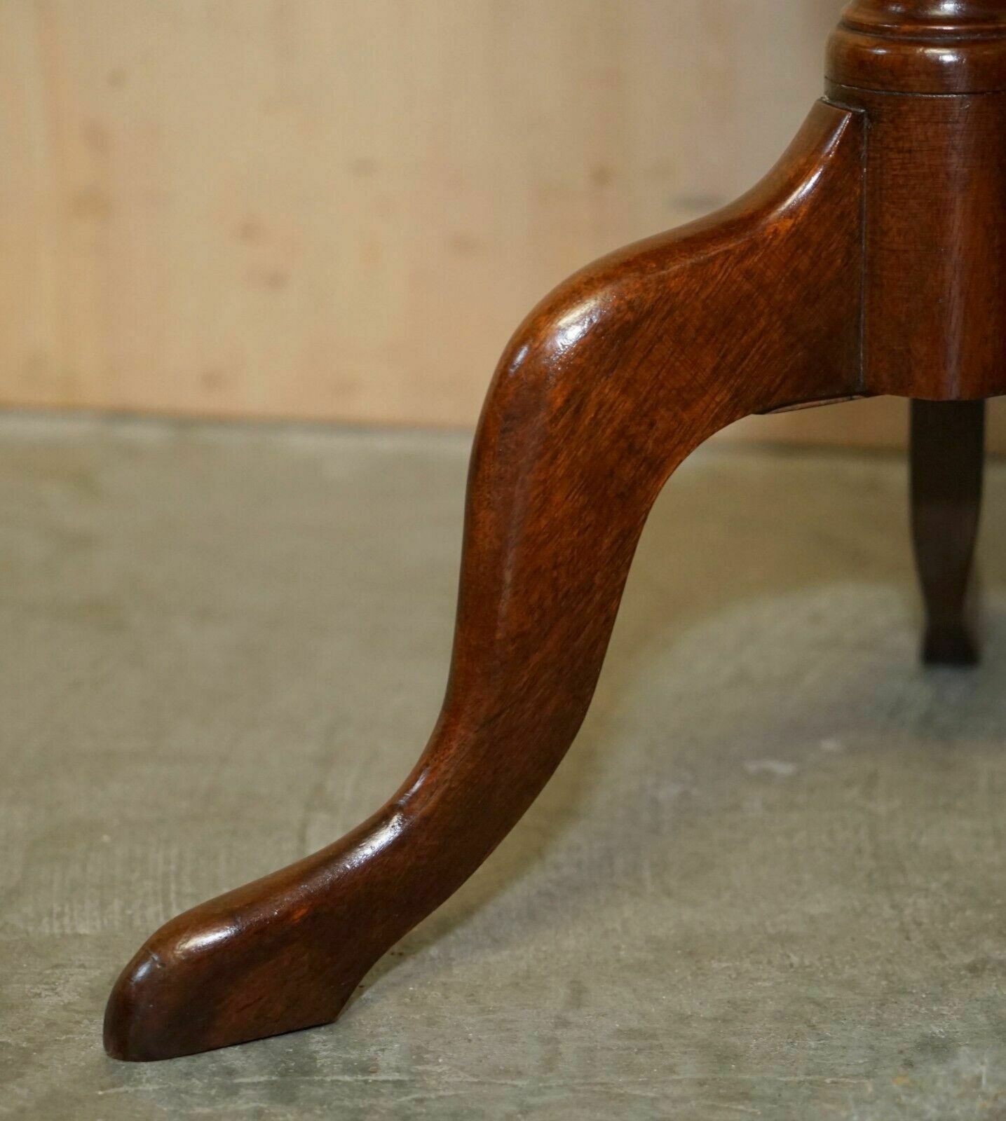 photo furniture Vintage 1930's Mahogany Heritage Green Leather Tripod Side End Lamp Wine Table