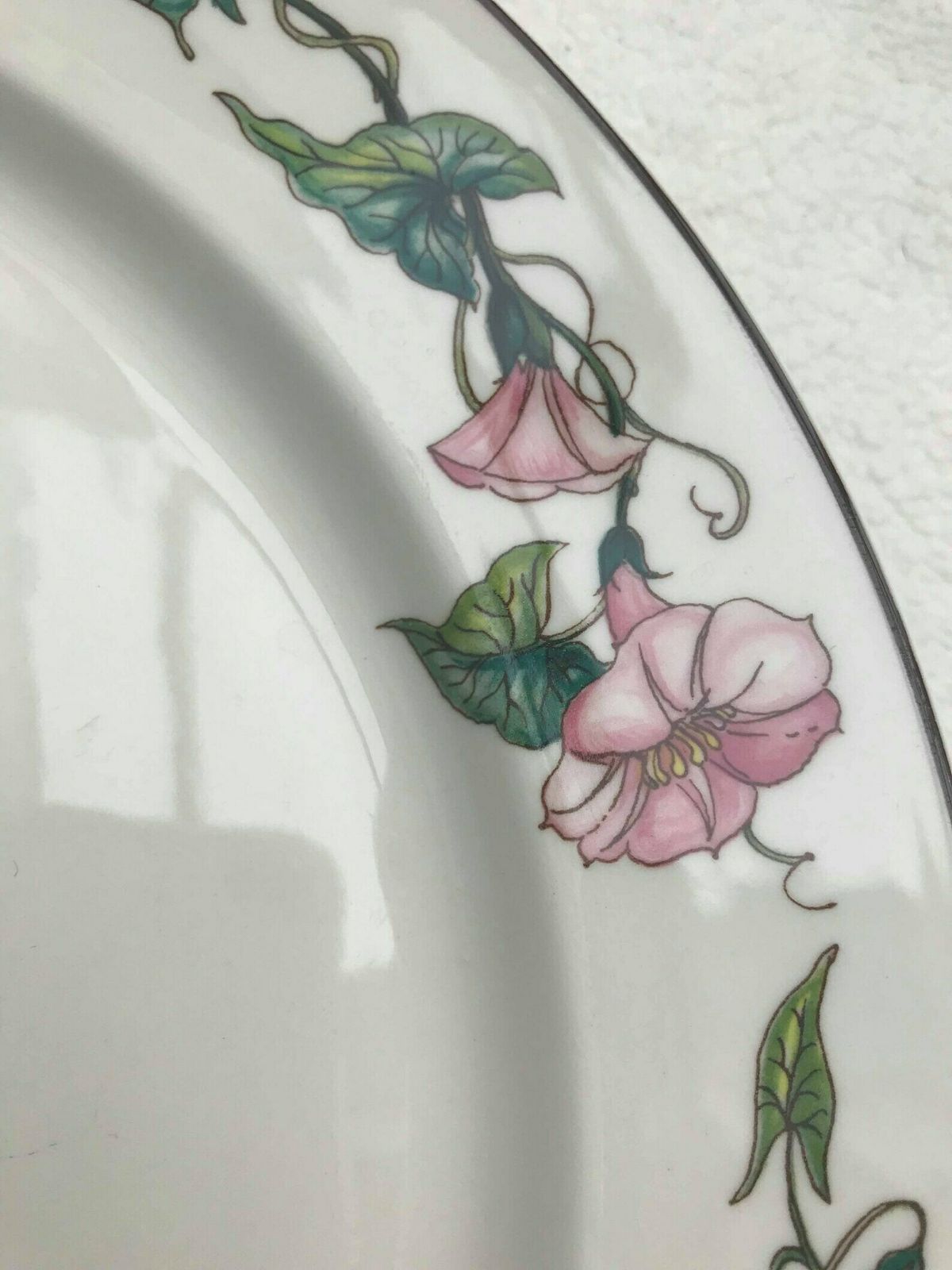 Taartschaal Villeroy & Boch Palermo – Groot Bord / Onderbord – Roze Winde Motief Met Bruine Rand photo vinterior