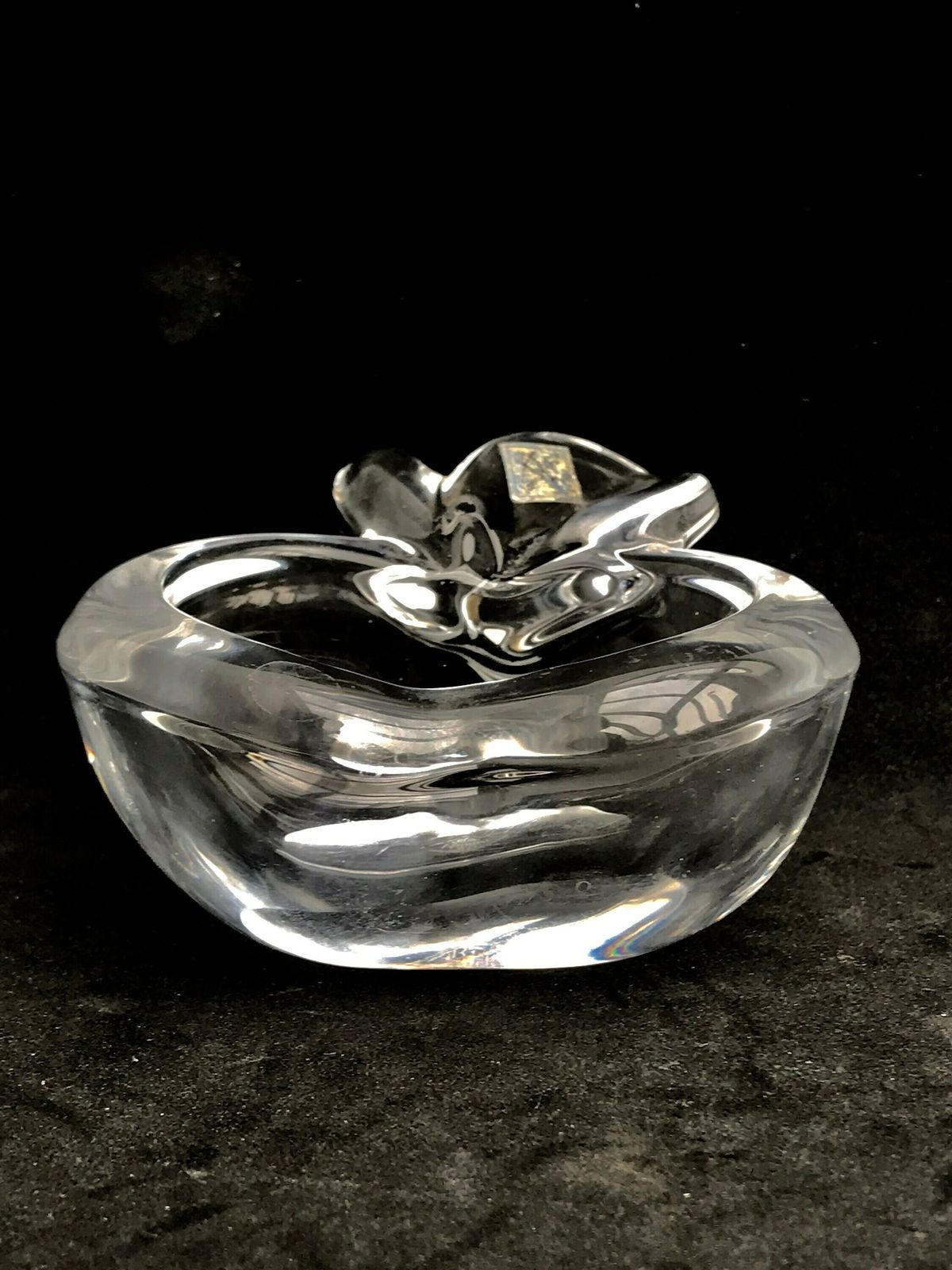 photo for sale Appelschaal Van Zwaar Kristal – Art Vannes France – Kunstglas Presse Papier – Helder Kristal – Mid Century – Ashtray