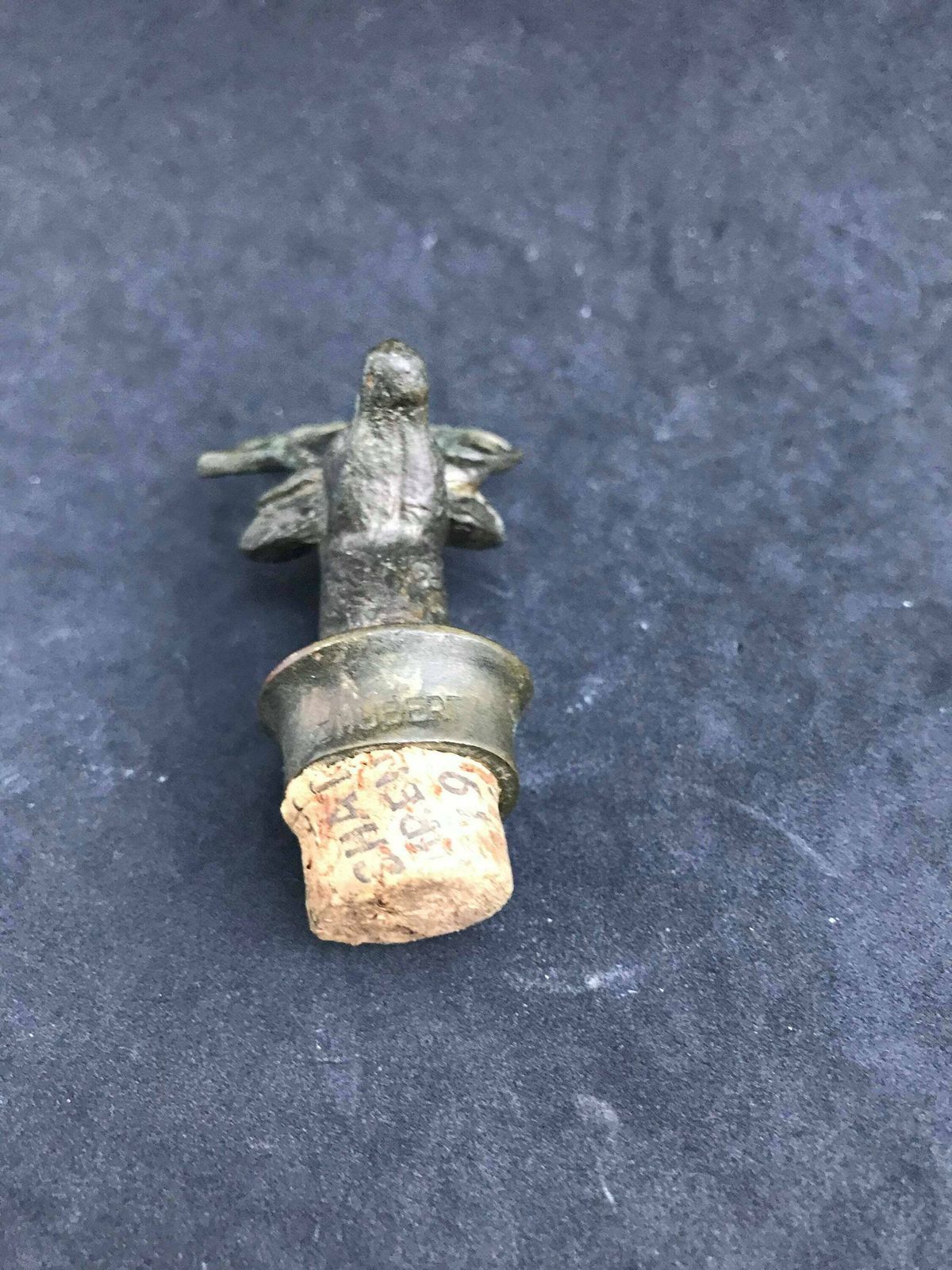 Vintage Saint Hubert Hert Bronzen Flessenstopper – Messing, Jacht, Tafeldecoratie, Wijnstop, Kurkstopper, Jäger Duits photo for sale